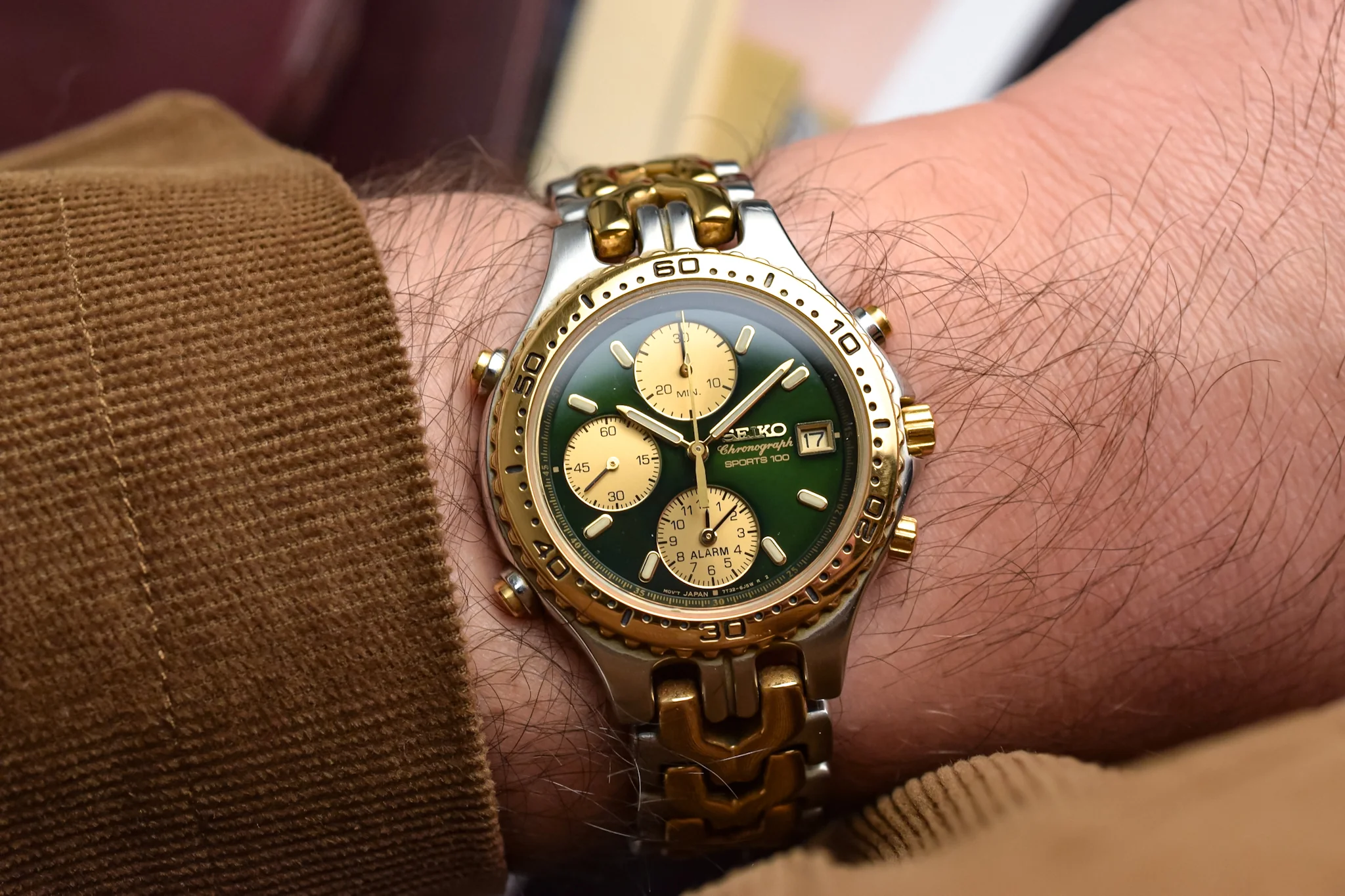 1989 Seiko Two-Toned Emerald Green Chrono - Image 2