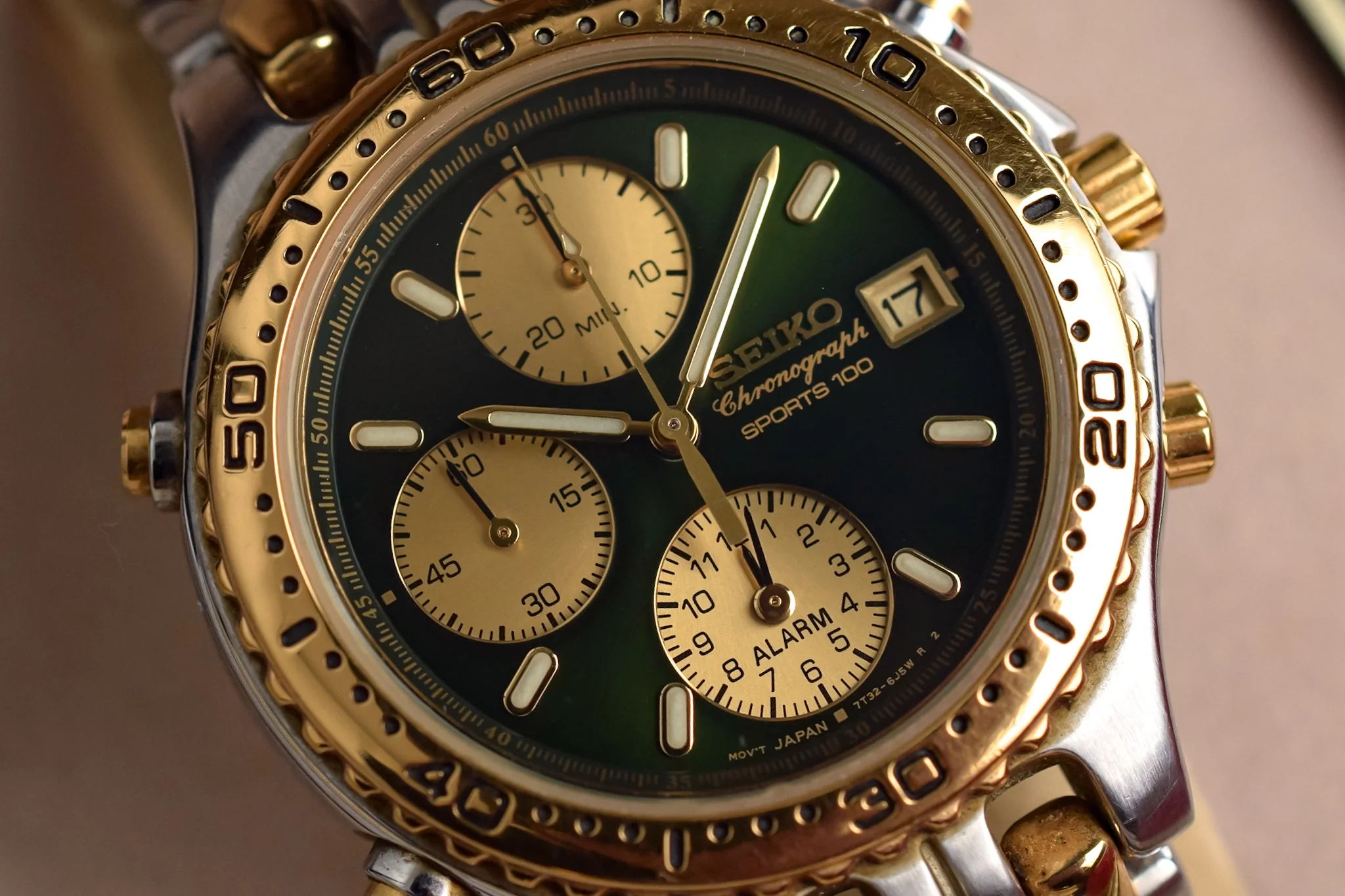 1989 Seiko Two-Toned Emerald Green Chrono - Image 3