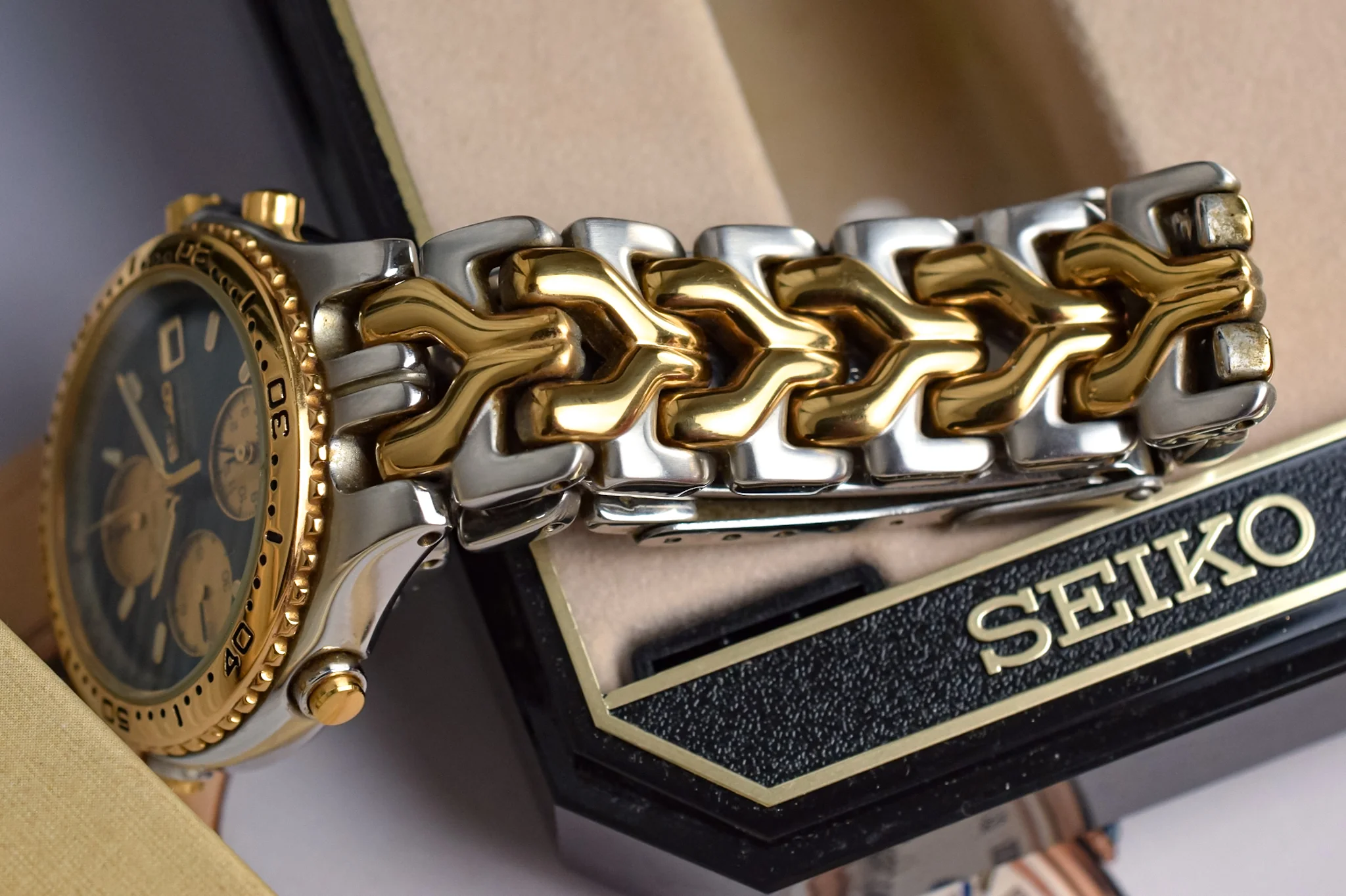 1989 Seiko Two-Toned Emerald Green Chrono - Image 8