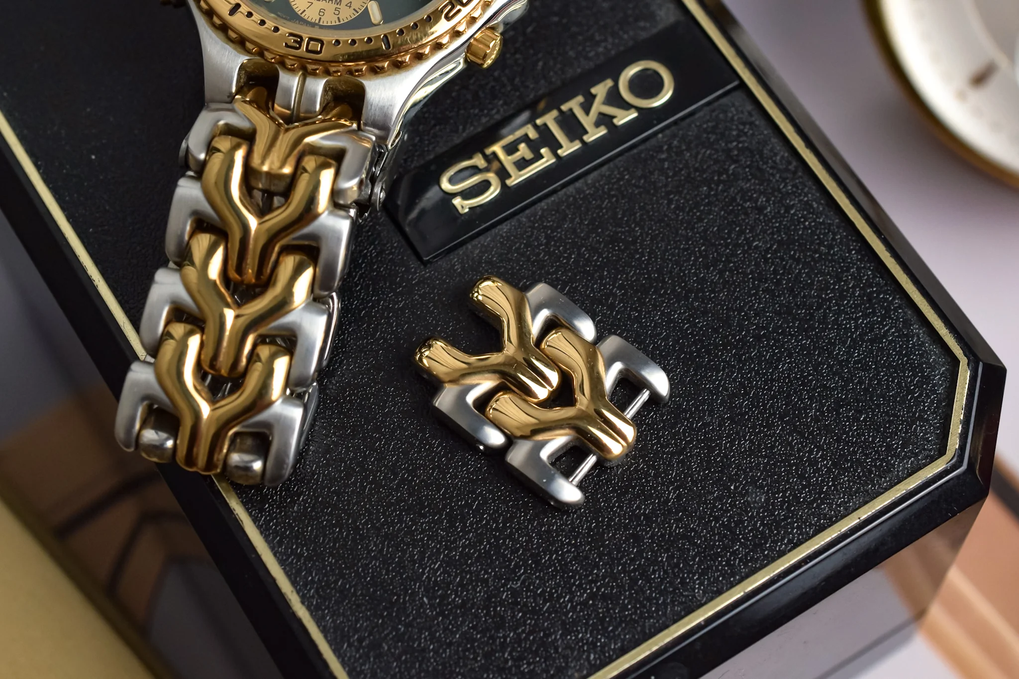 1989 Seiko Two-Toned Emerald Green Chrono - Image 9