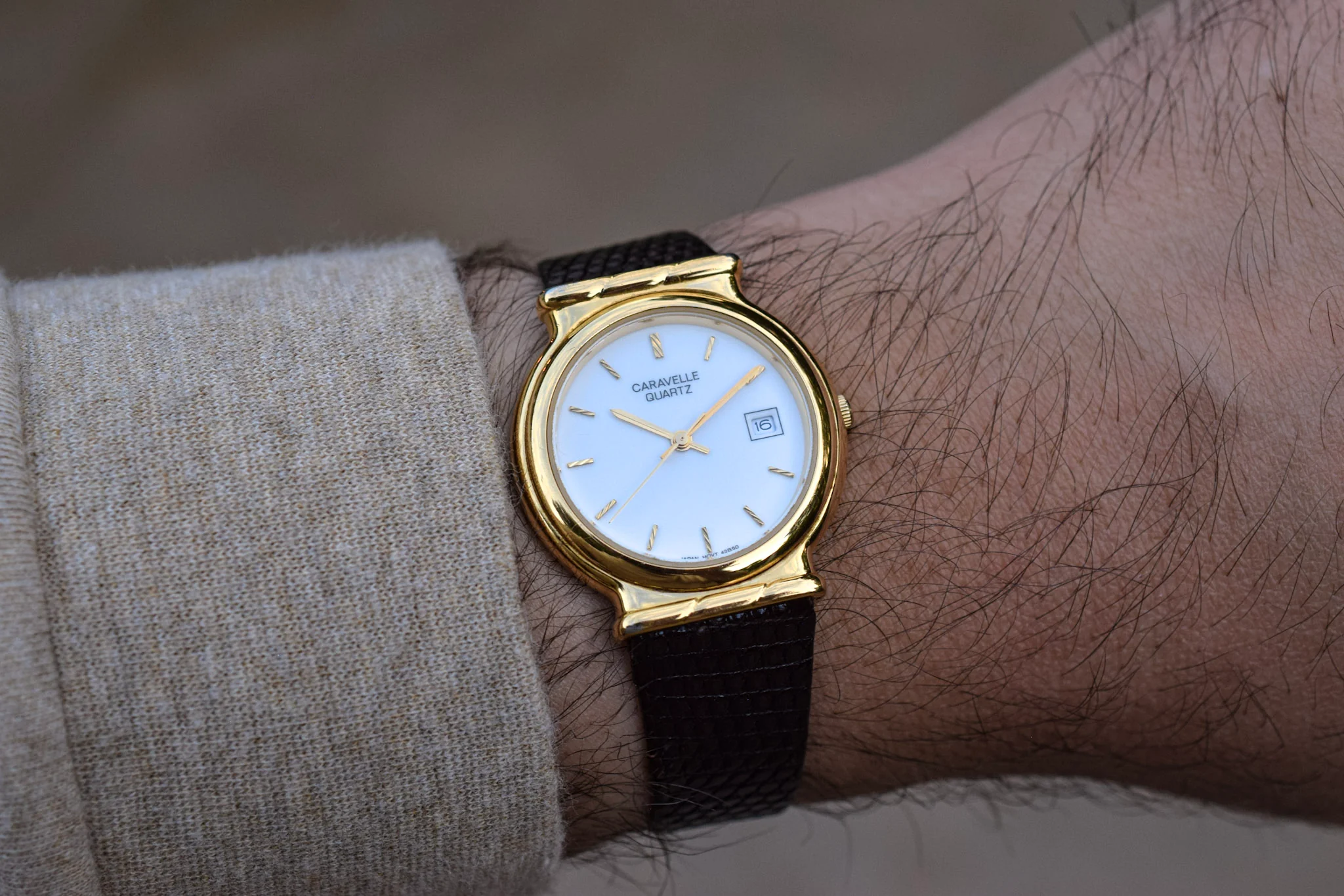 1990 Caravelle Shrouded Lugs Quartz Watch - Image 12