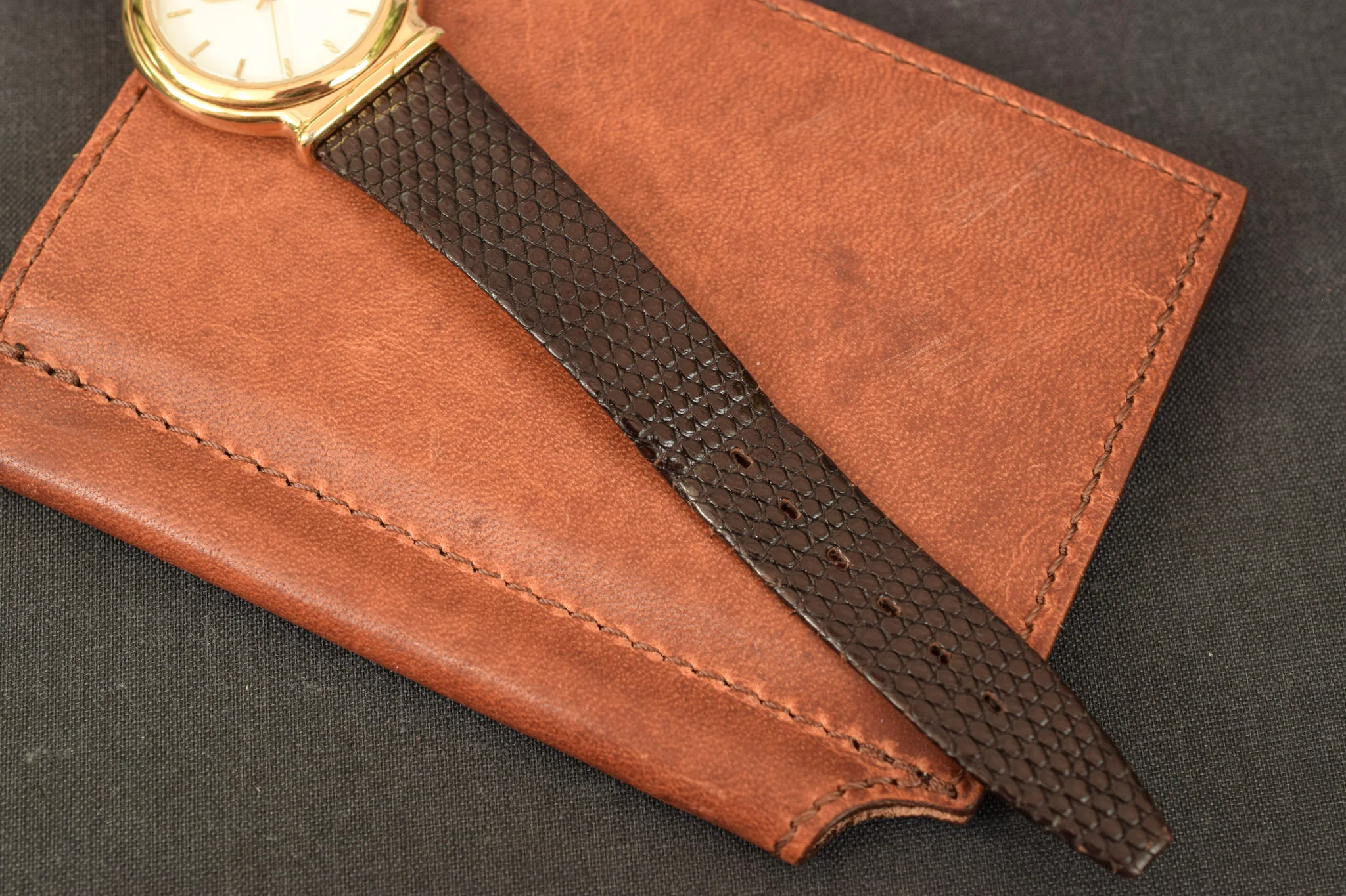 1990 Caravelle Shrouded Lugs Quartz Watch - Image 6