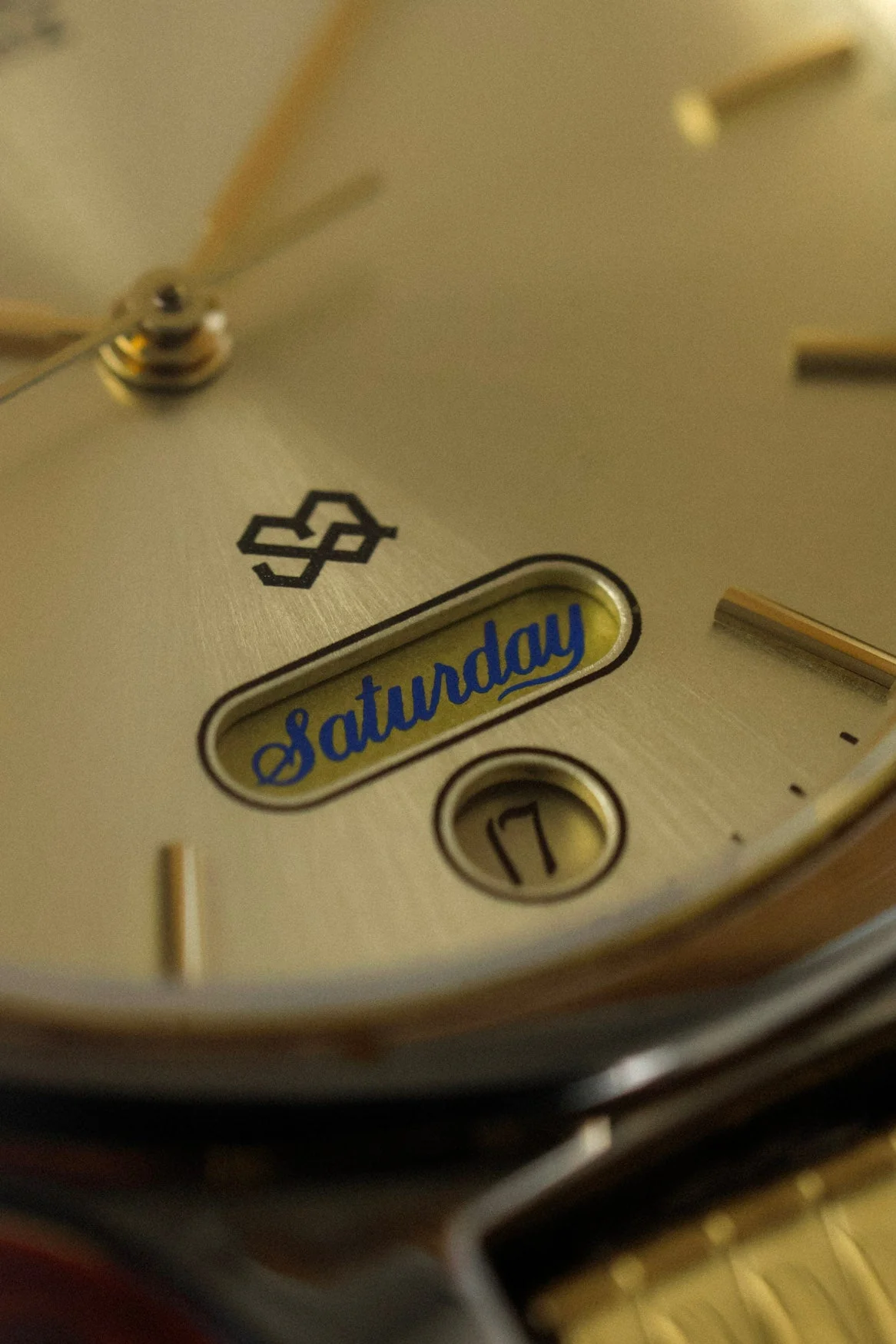 1990 Seiko SQ Champagne Script Font Day-Date - Image 3