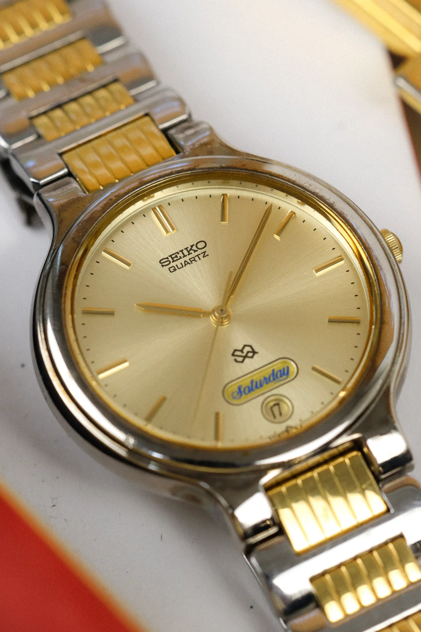 1990 Seiko SQ Champagne Script Font Day-Date - Image 4