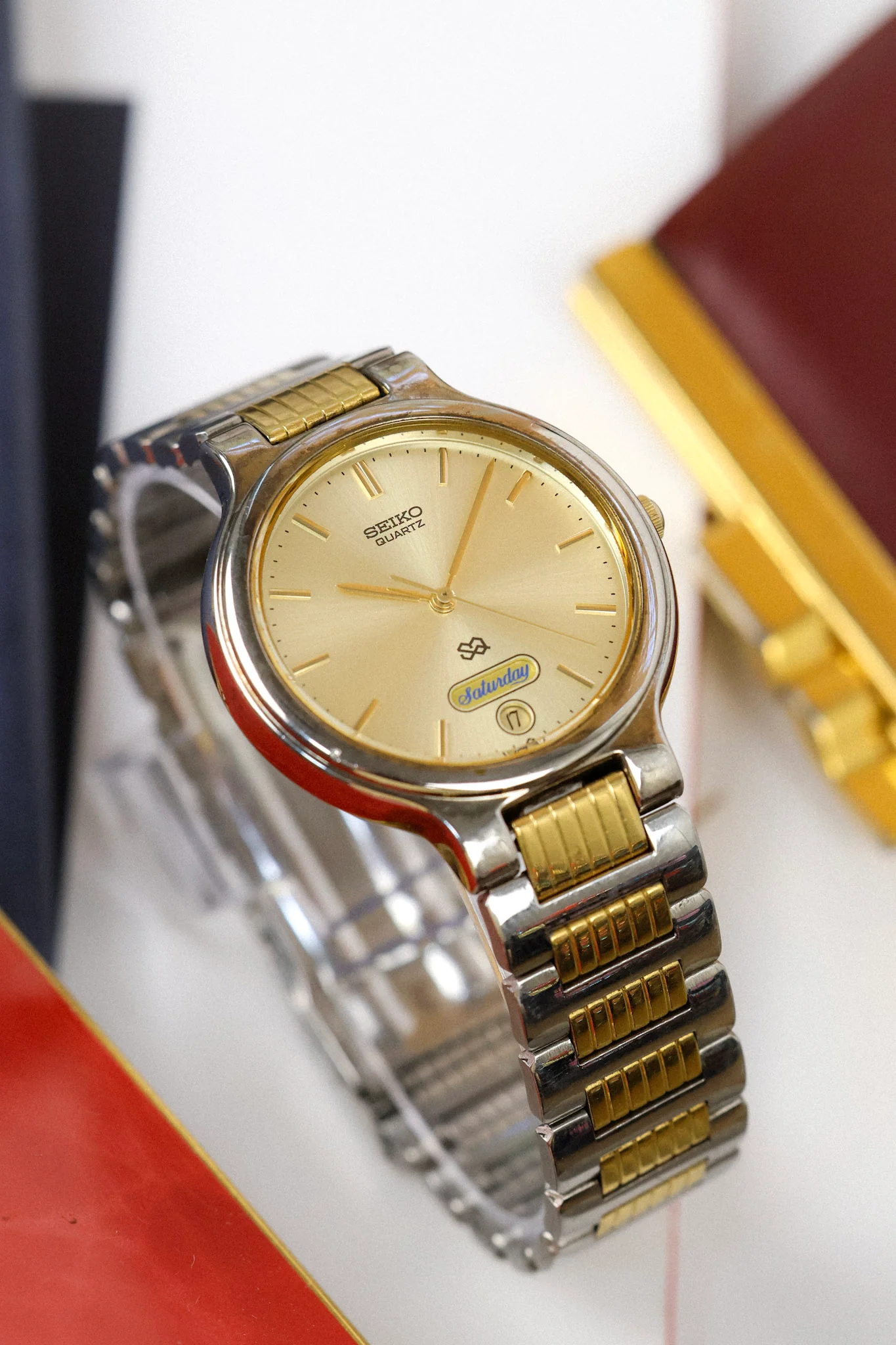 1990 Seiko SQ Champagne Script Font Day-Date - Image 5