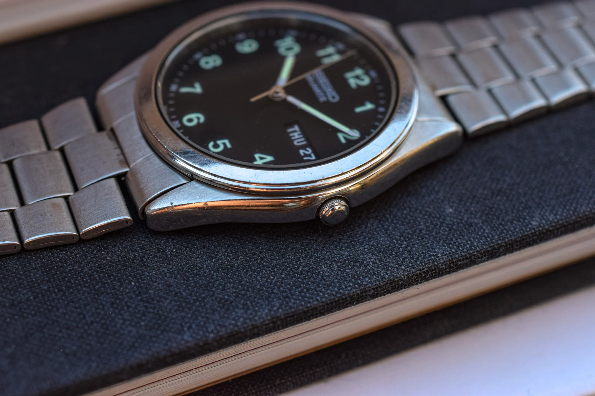 1993 Seiko Quartz Day/Date Black Dial Watch - Image 3