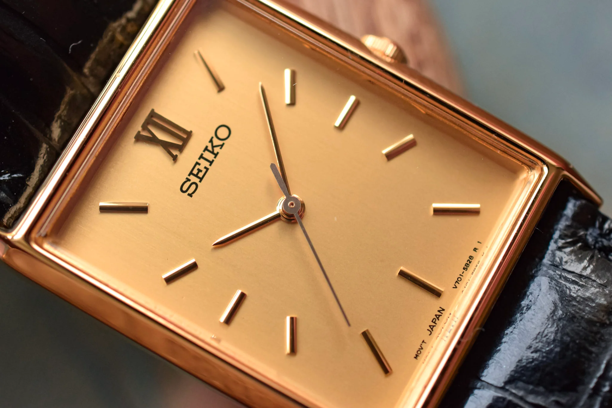 1995 Seiko Beveled Lug Tank - New Old Stock - Image 4