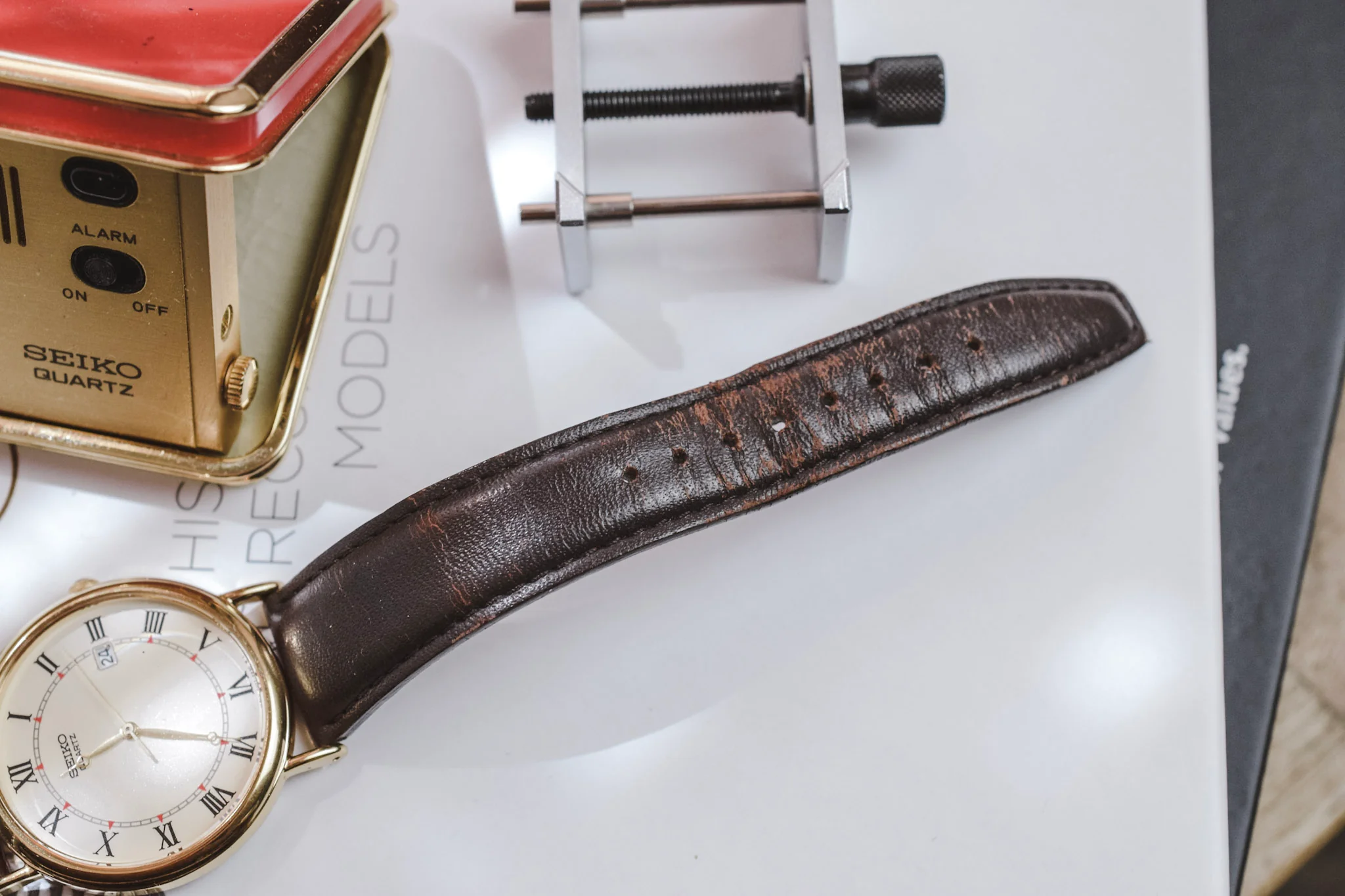 1995 Seiko Red Markers Roman Dial Calendar - Image 9