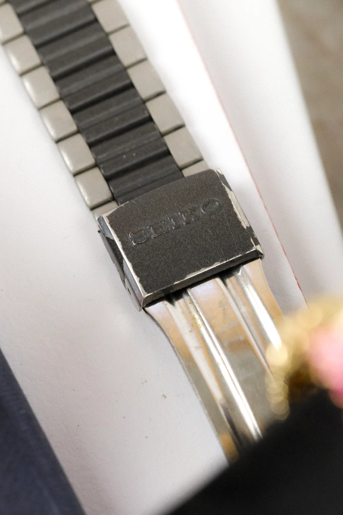 1997 Seiko SQ Graphite Script Font Day-Date - Image 11