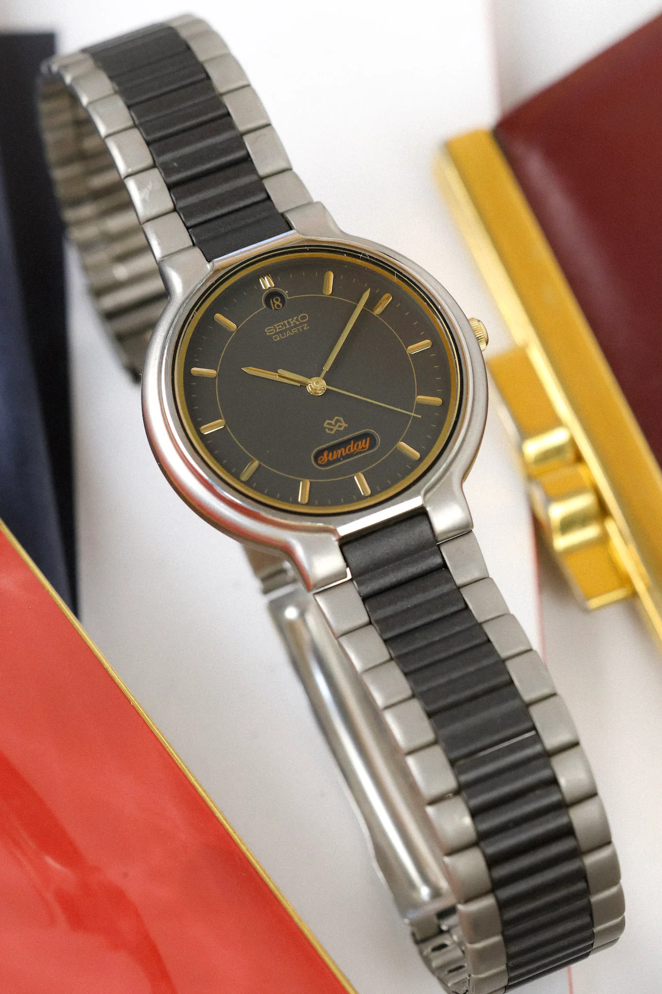1997 Seiko SQ Graphite Script Font Day-Date - Image 4