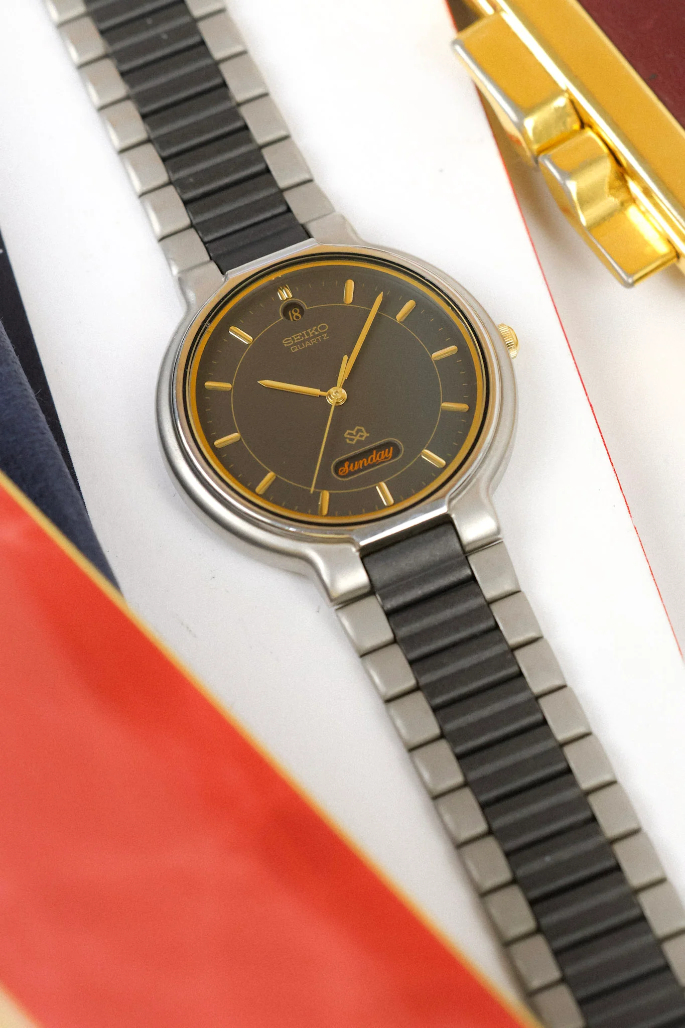 1997 Seiko SQ Graphite Script Font Day-Date - Image 5