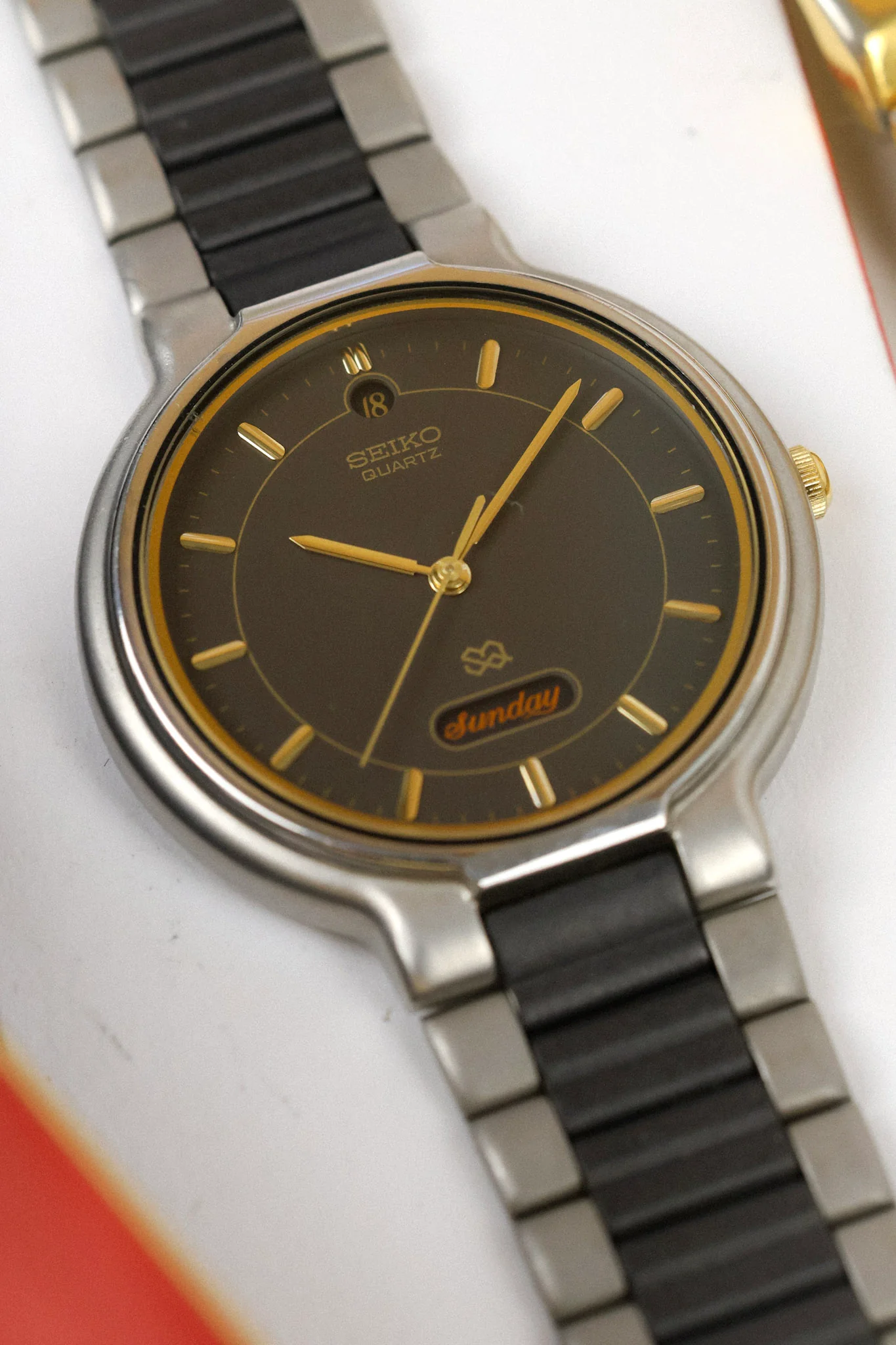 1997 Seiko SQ Graphite Script Font Day-Date - Image 6