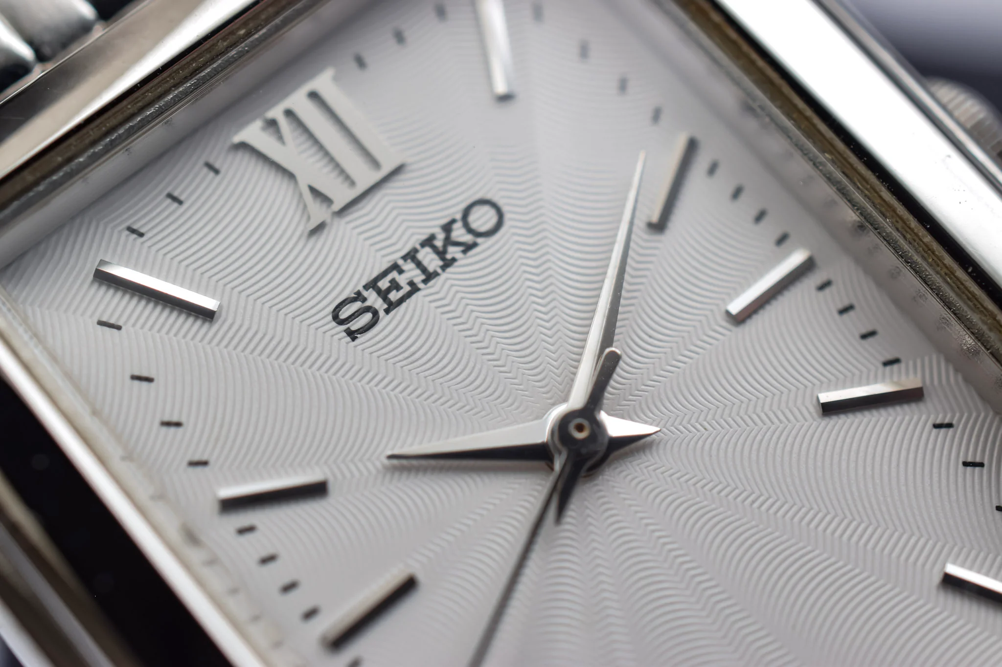 2000 Seiko White Guilloche Dial Tank - New Old Stock - Image 3