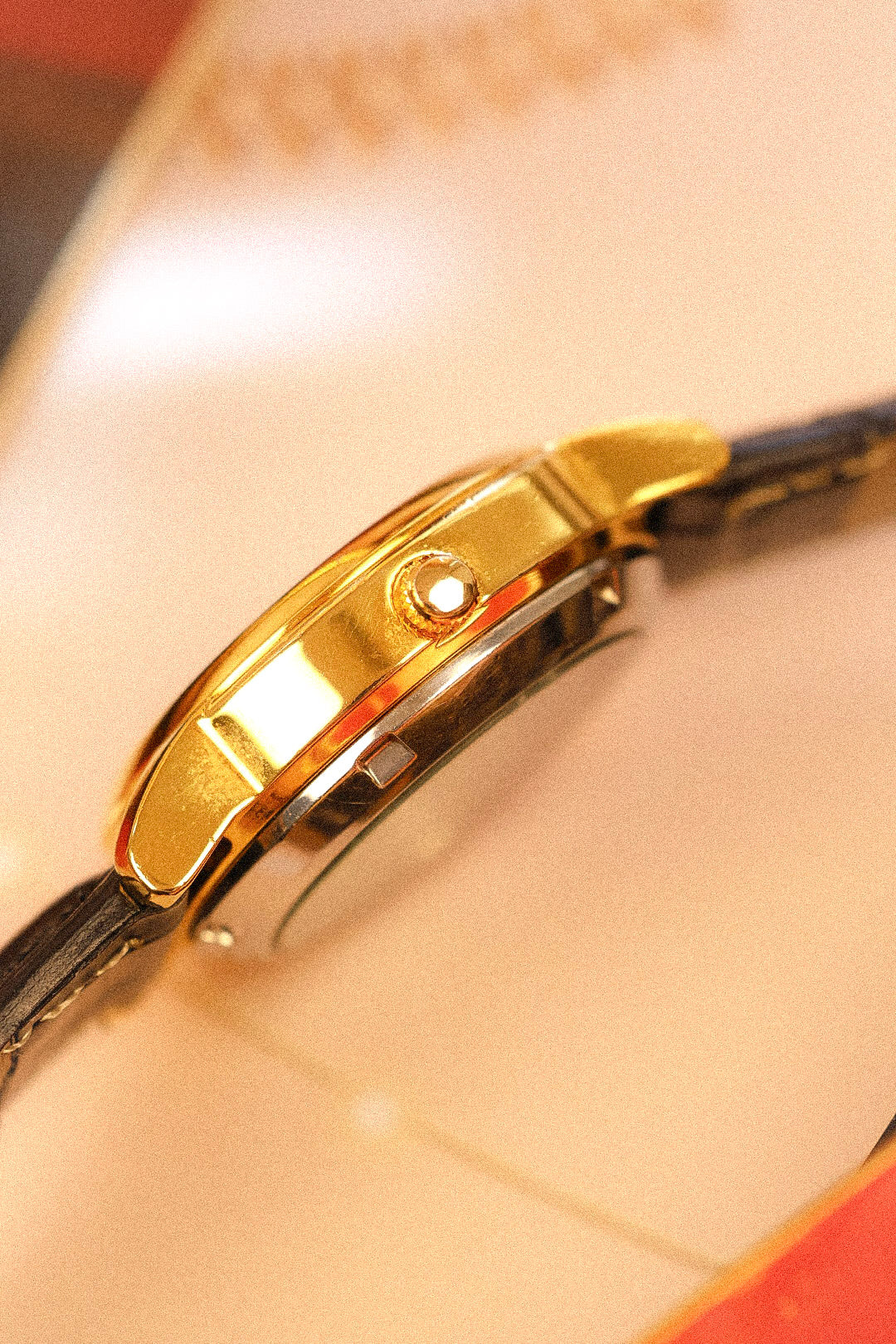 2000s Seiko 5 Automatic Crimson Dial Arabic Day-Date - Image 4