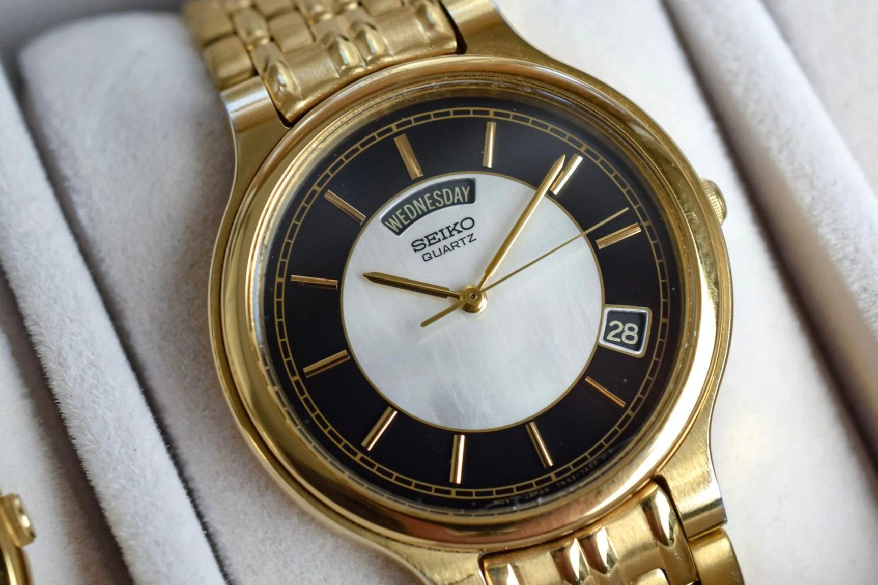 2001 Seiko Day-Date Tuxedo Mother of Pearl Dial - Image 2