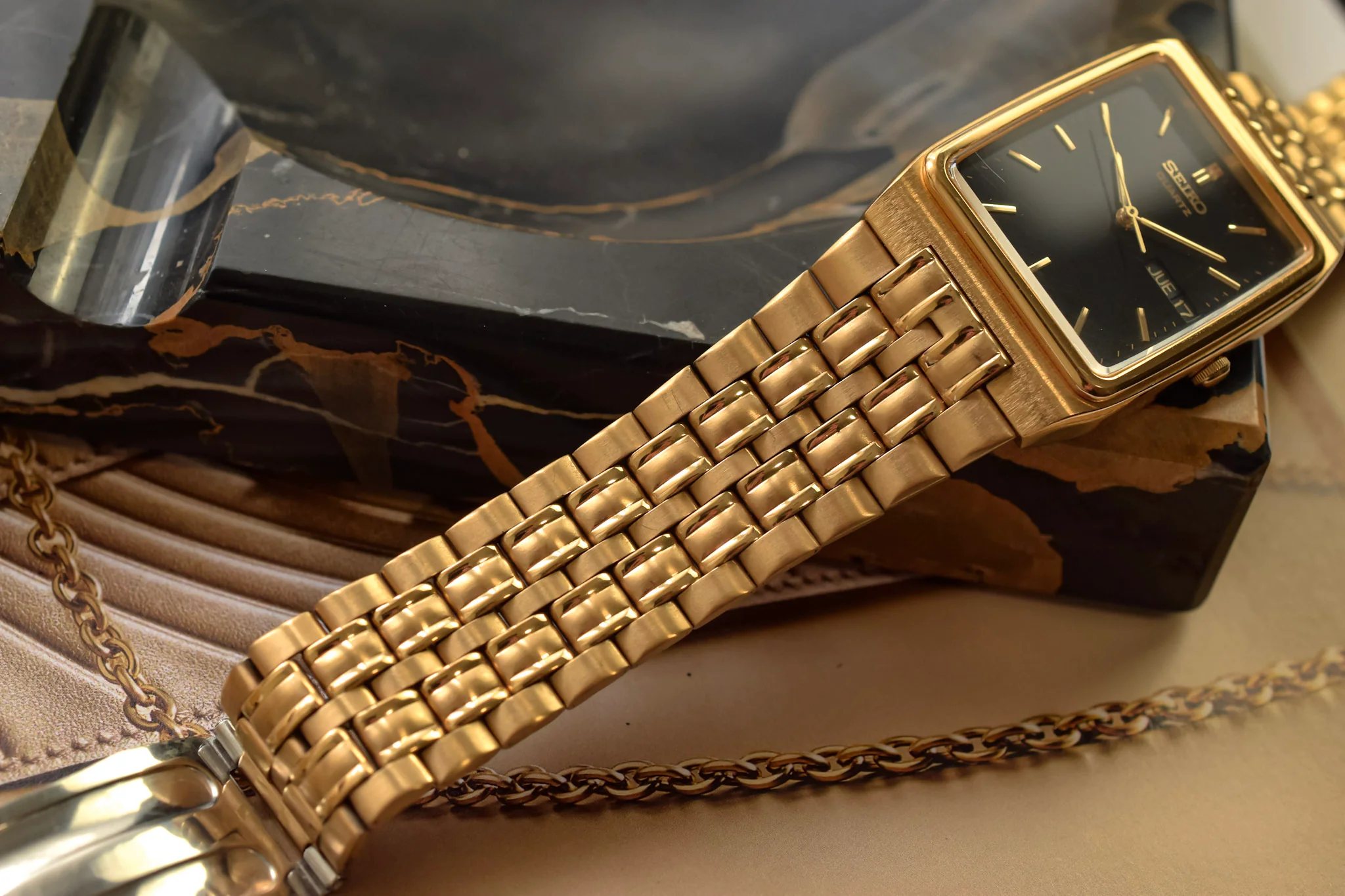 2001 Seiko Gilt Day-Date Tank - Image 4