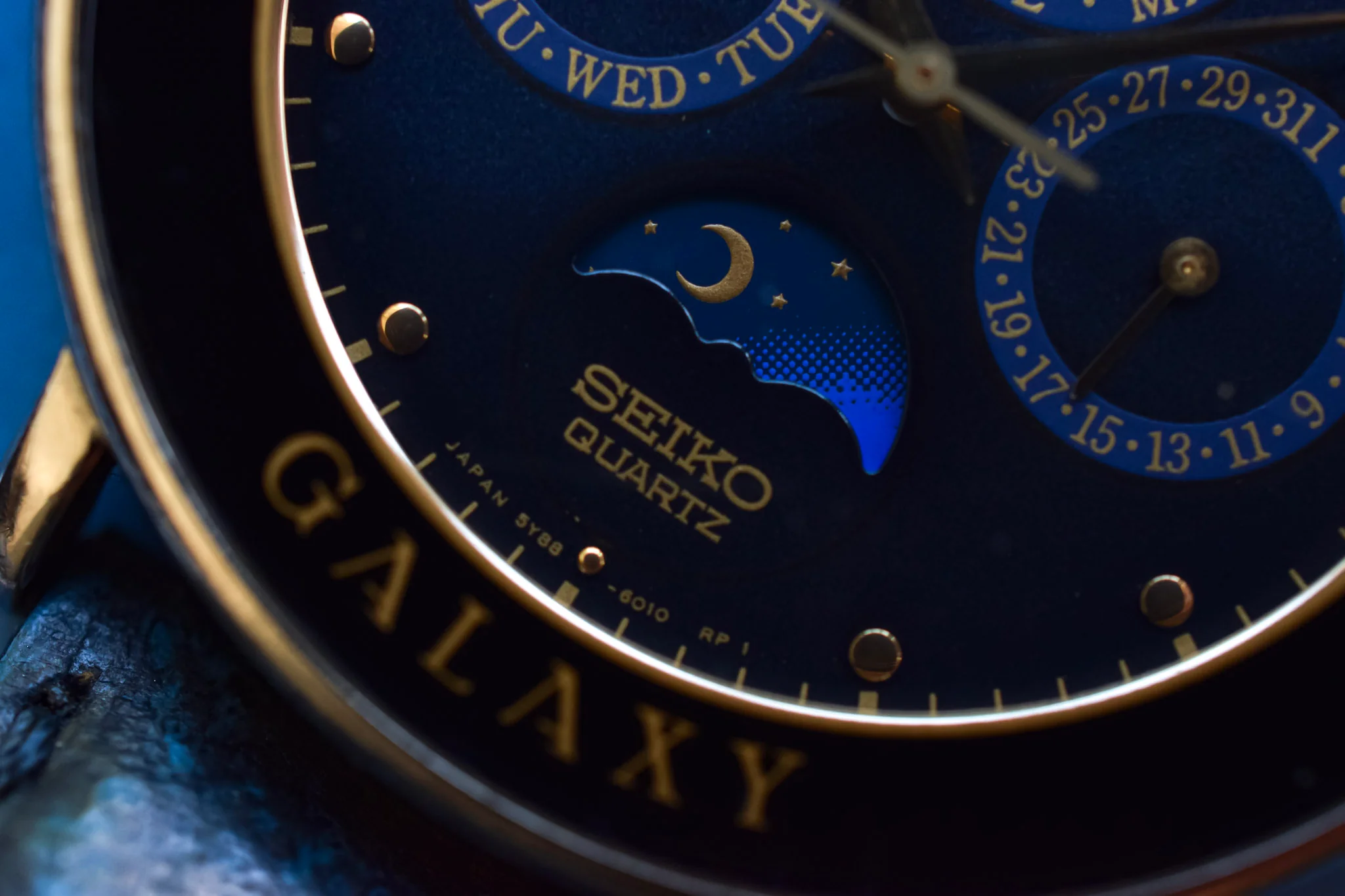 2002 Seiko Galaxy Day/Night Triple Calendar - Image 3