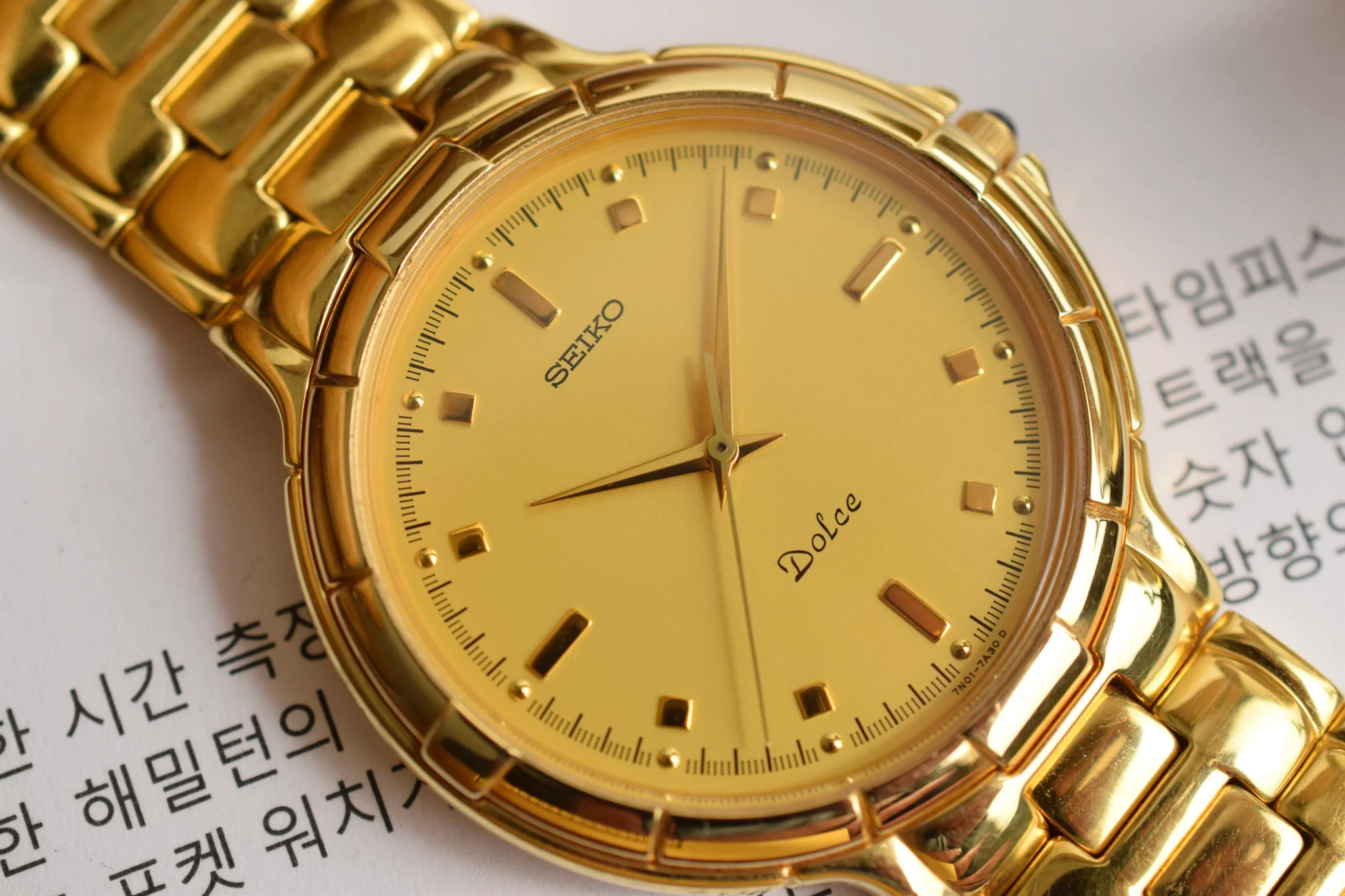 2003 NOS Seiko Dolce Golden Bow Tie - Image 2