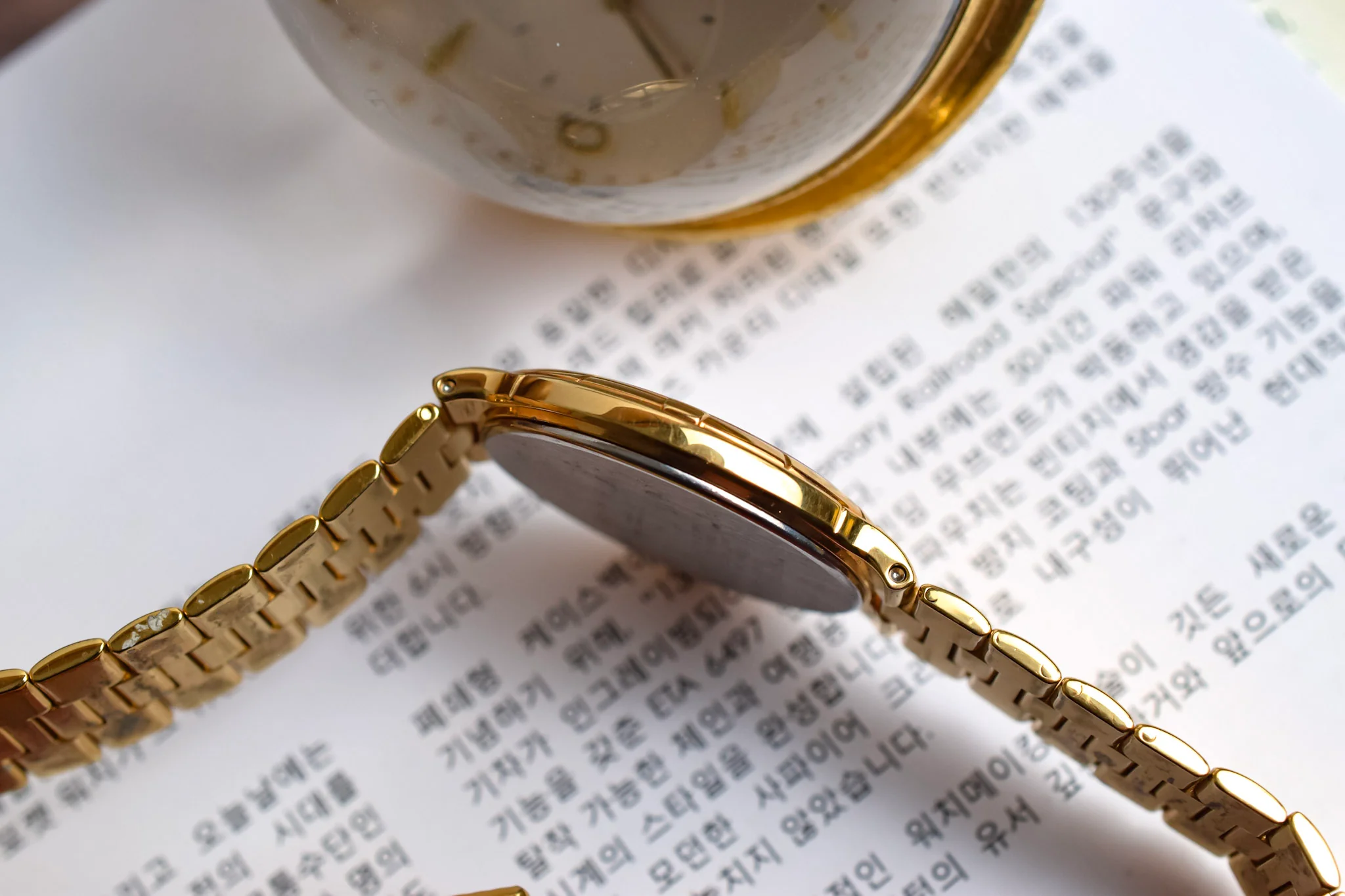 2003 NOS Seiko Dolce Golden Bow Tie - Image 4