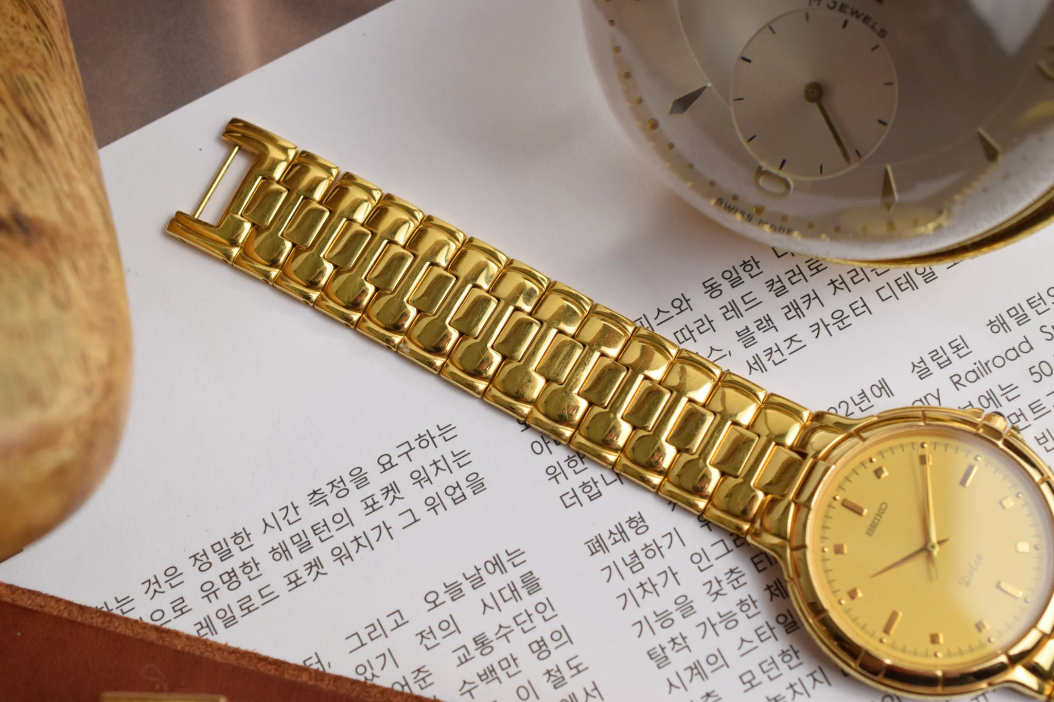 2003 NOS Seiko Dolce Golden Bow Tie - Image 5