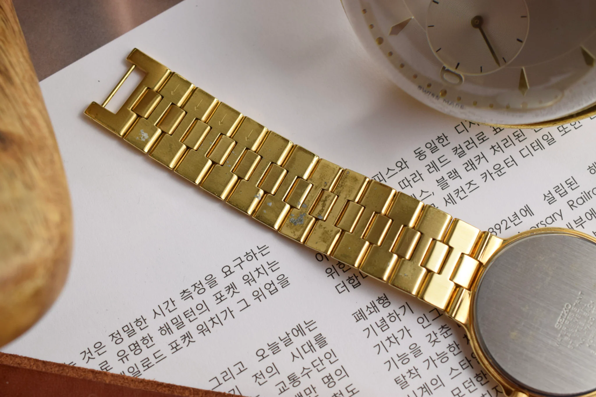 2003 NOS Seiko Dolce Golden Bow Tie - Image 9