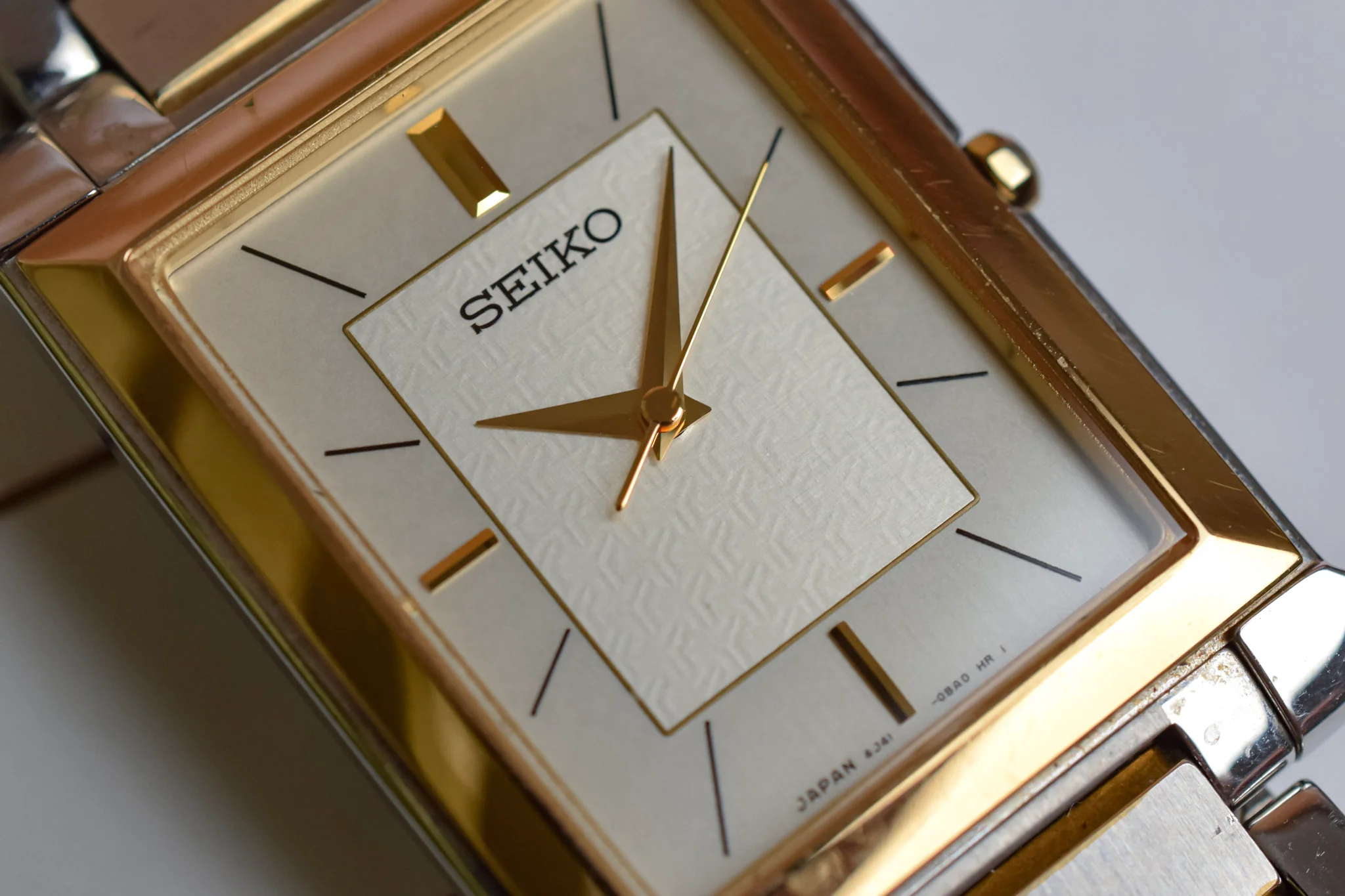 2009 Seiko Two Toned Jumbo Tank - Image 4