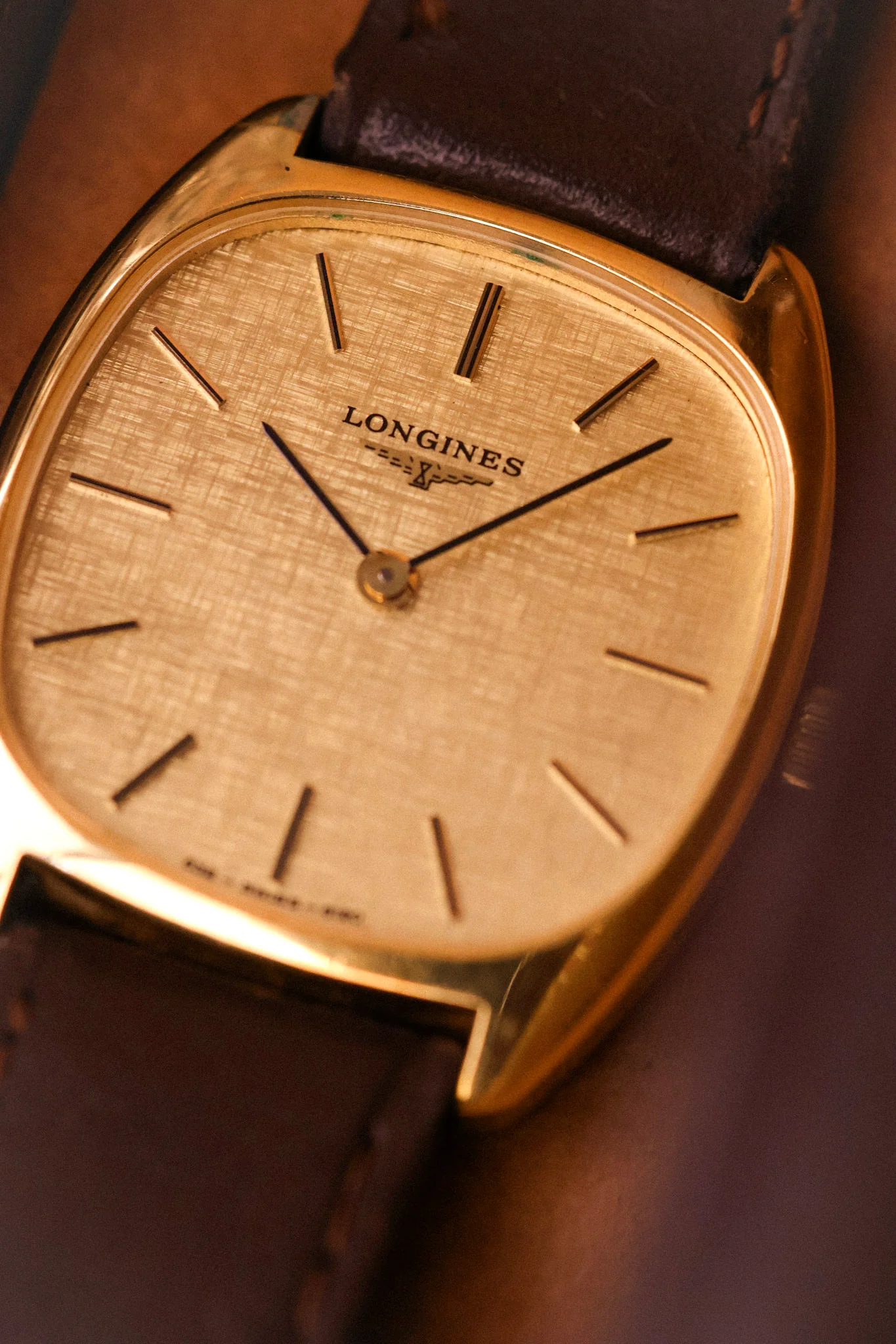 70s Longines Mechanical Linen Tonneau - In Box - Image 15