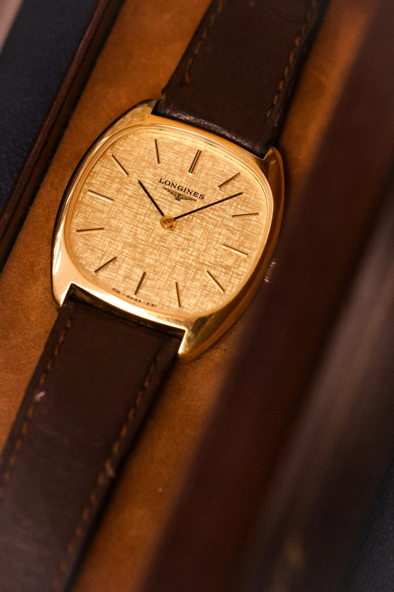 70s Longines Mechanical Linen Tonneau - In Box - Image 16