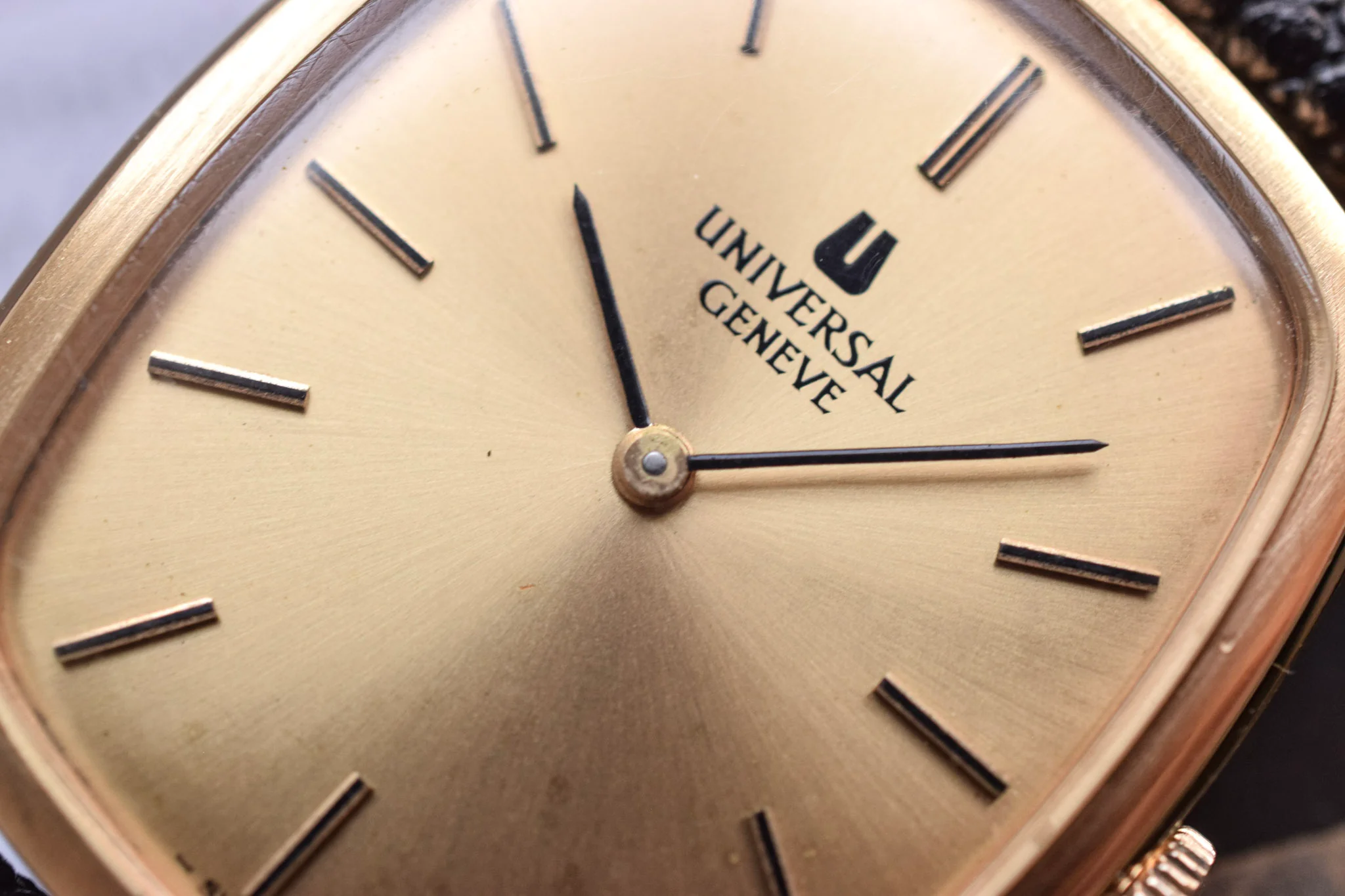 70s Mechanical Universal Geneve 16KT GP Ellipse - Image 3