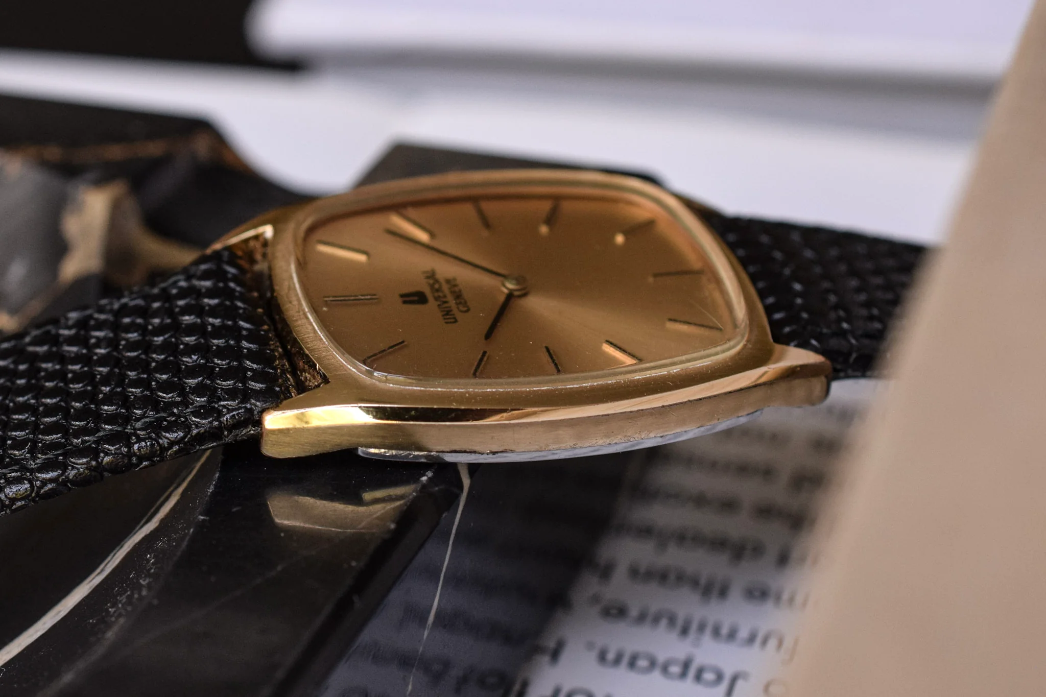 70s Mechanical Universal Geneve 16KT GP Ellipse - Image 5