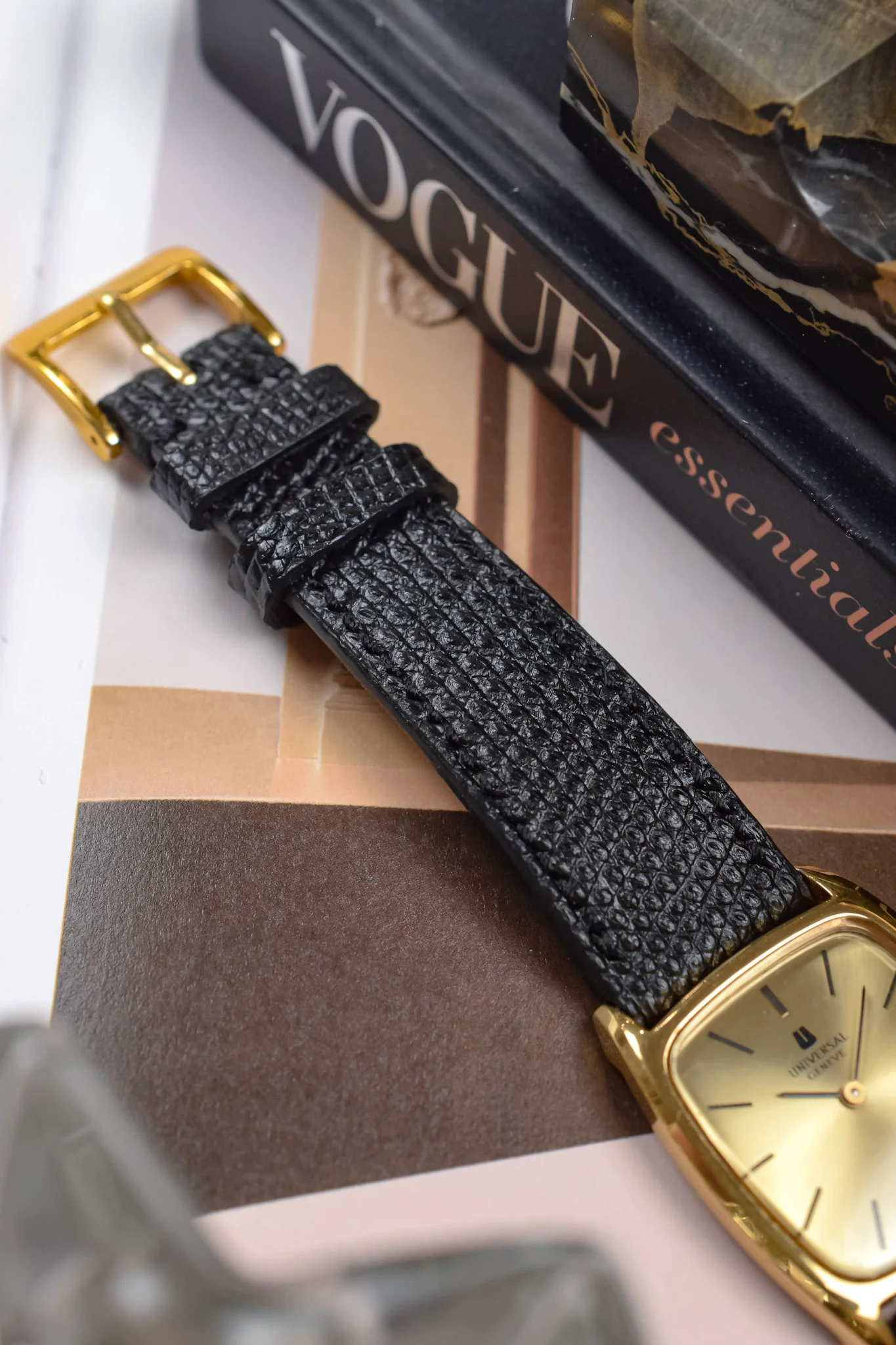 70s Mechanical Universal Geneve Sunray Champagne Tonneau - Image 10