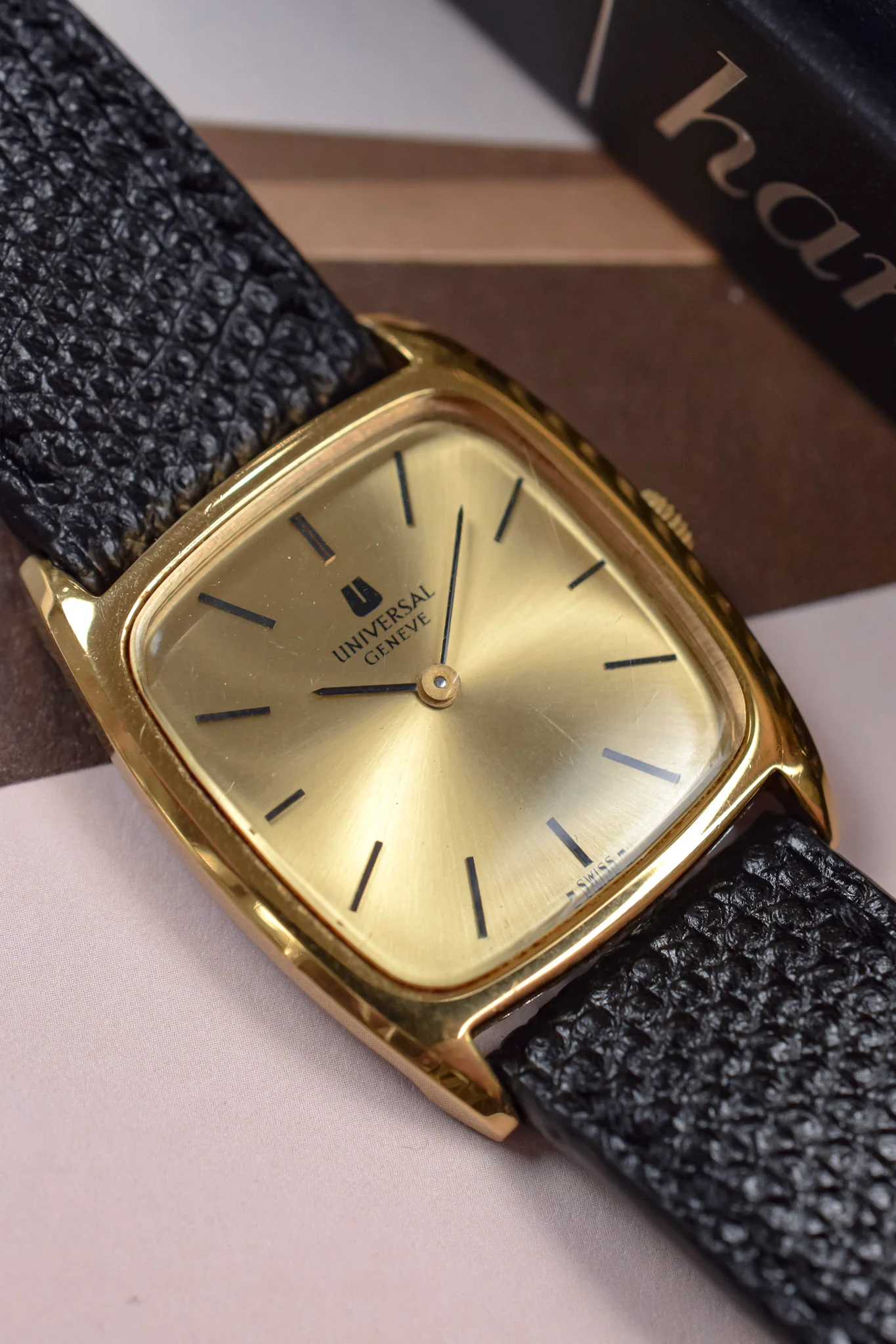 70s Mechanical Universal Geneve Sunray Champagne Tonneau - Image 3