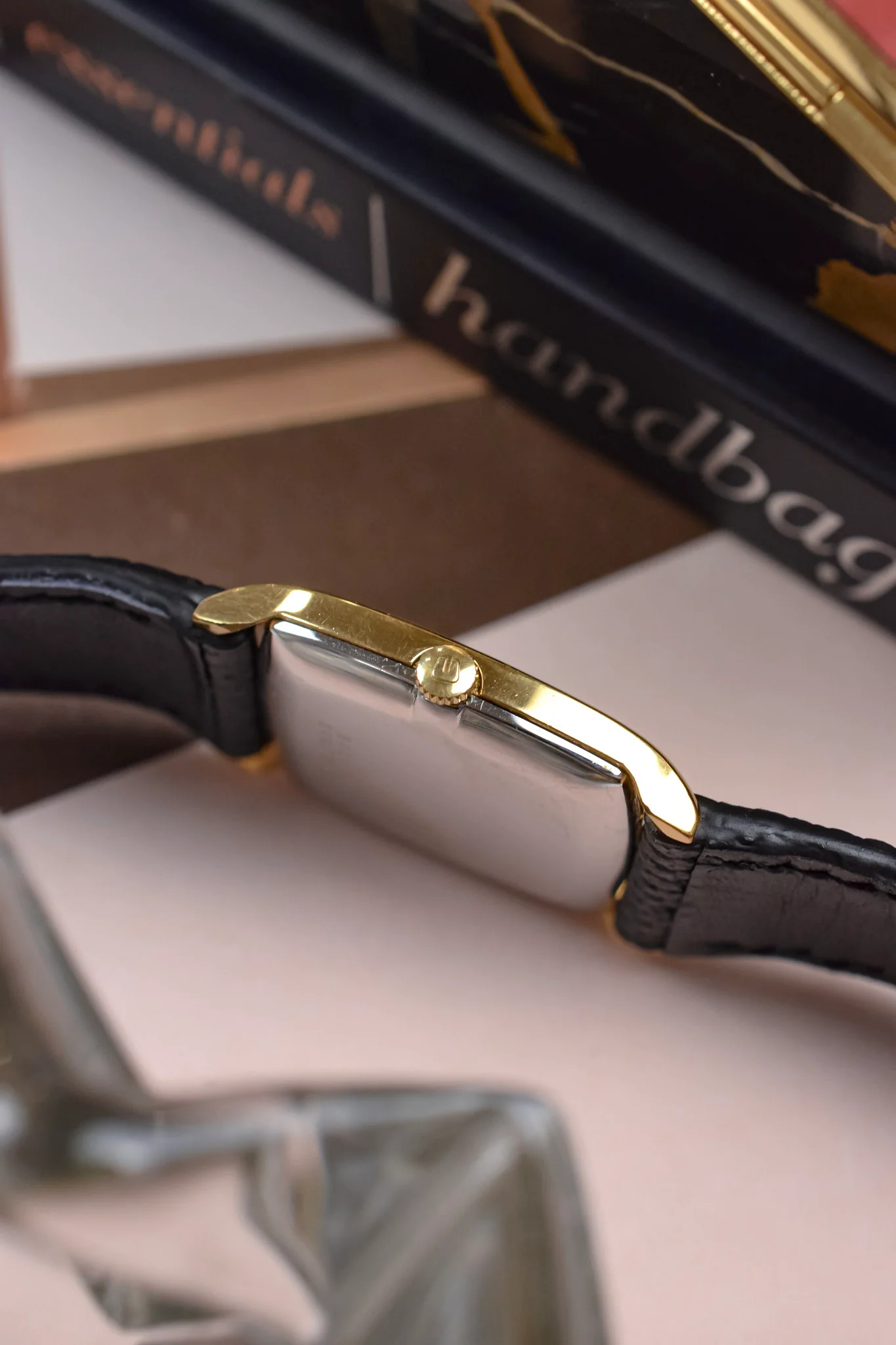 70s Mechanical Universal Geneve Sunray Champagne Tonneau - Image 4