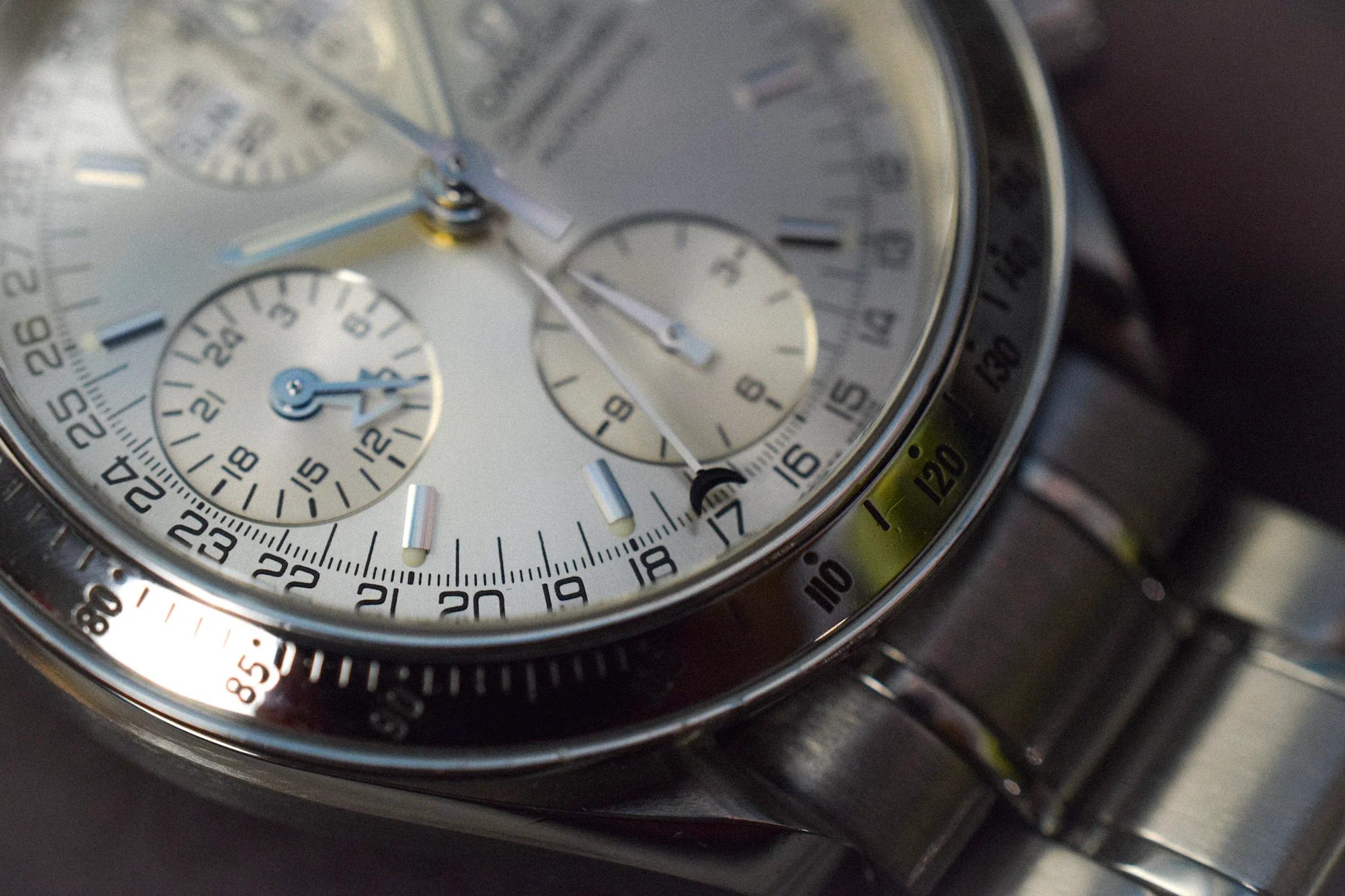 90s Omega Speedmaster Silver Triple Calendar - Image 25