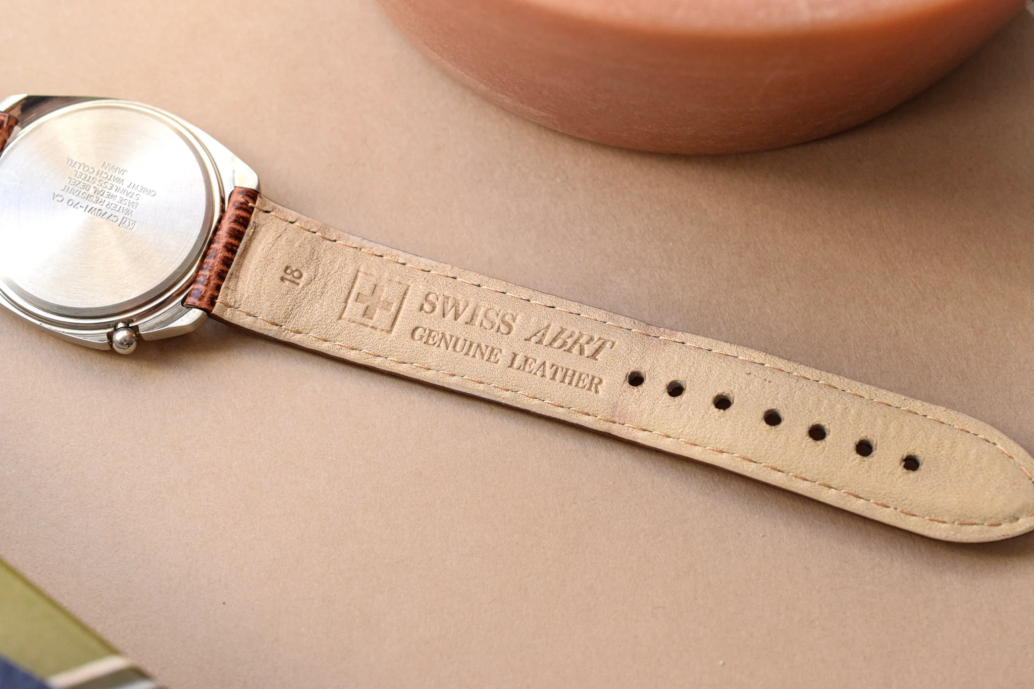 Neo-vintage Orient Two Tone Cushion Calendar - Image 8
