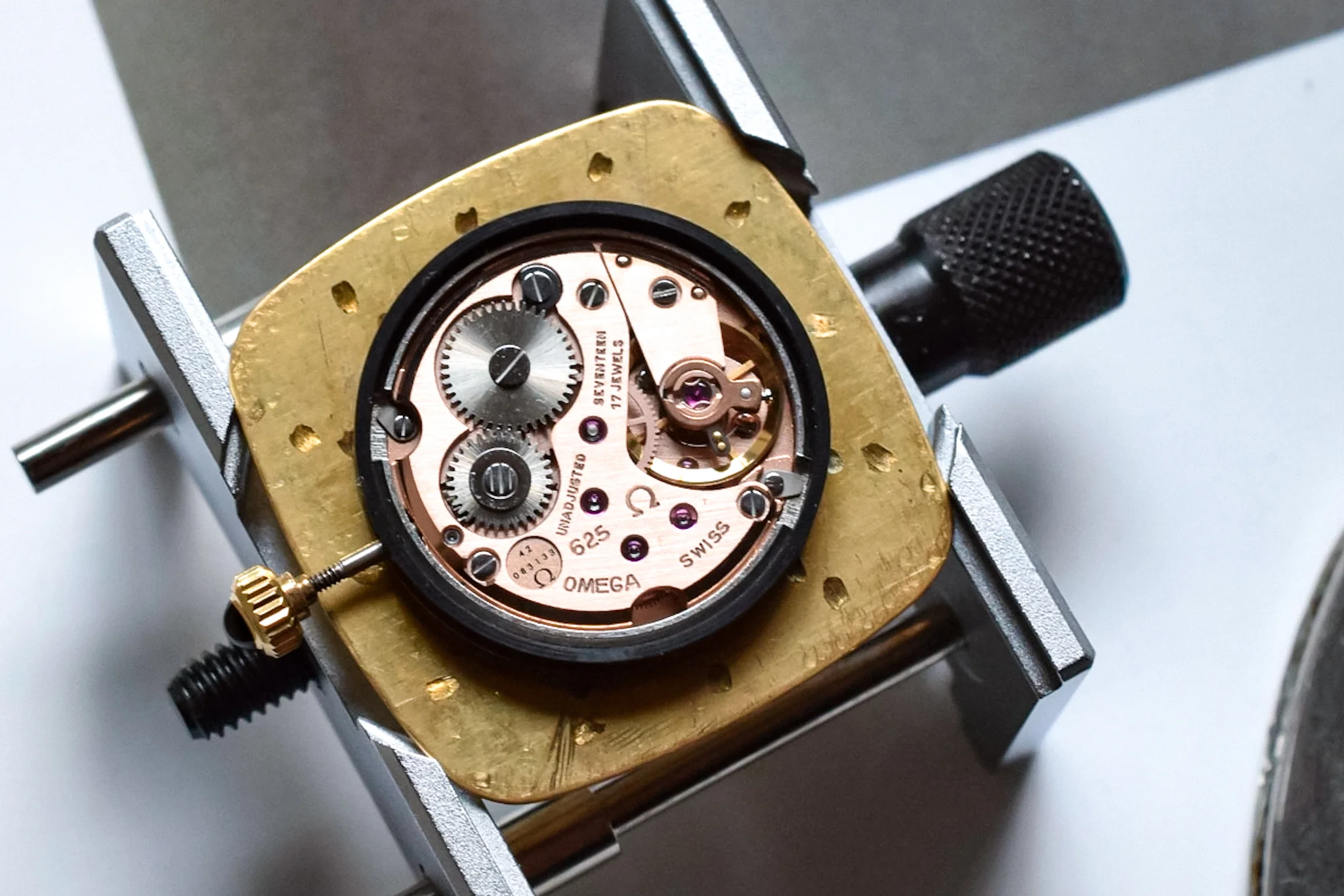 1970s Gold Plated Mechanical Omega TV - Serviced - Image 12