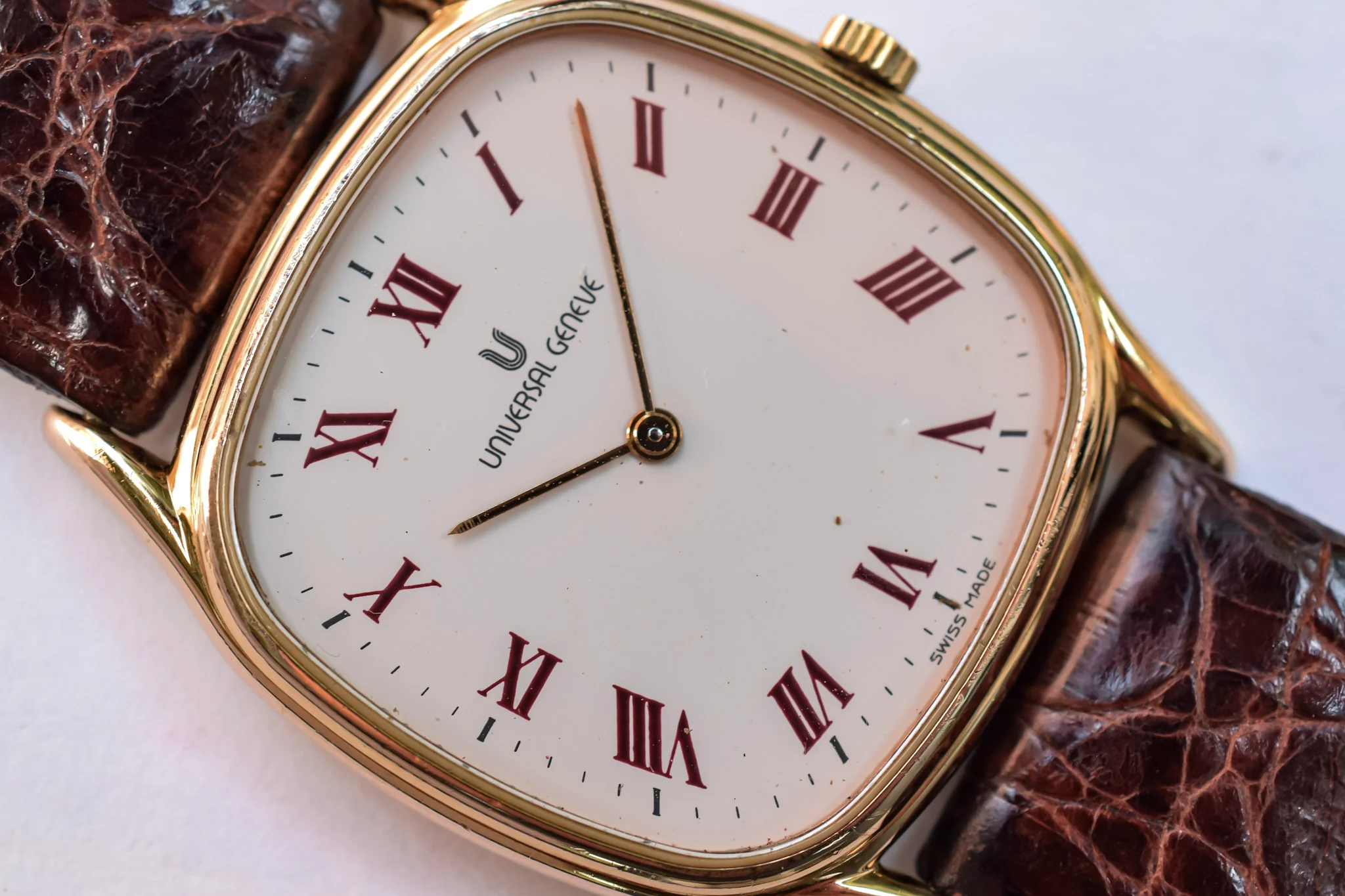 Vintage 10K Gold Plated Universal Geneve Burgundy Roman Dial - Image 3