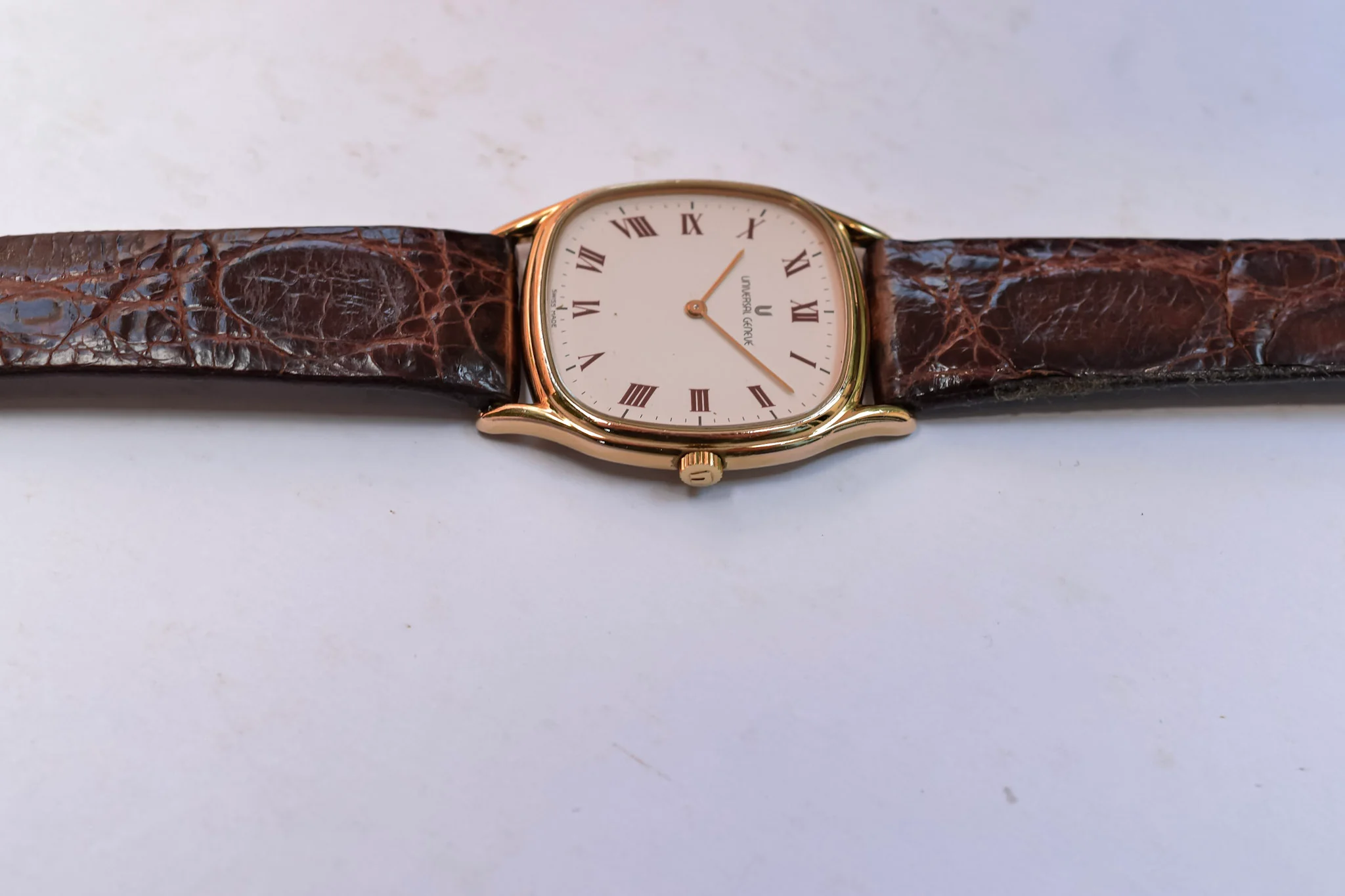 Vintage 10K Gold Plated Universal Geneve Burgundy Roman Dial - Image 4