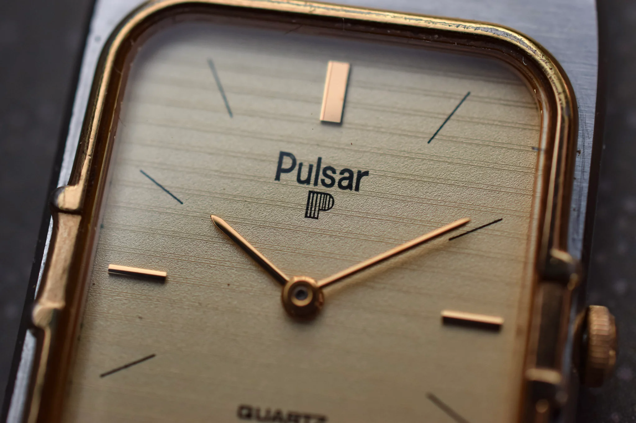 Vintage 1985 Pulsar Quartz Tank Watch - Image 11