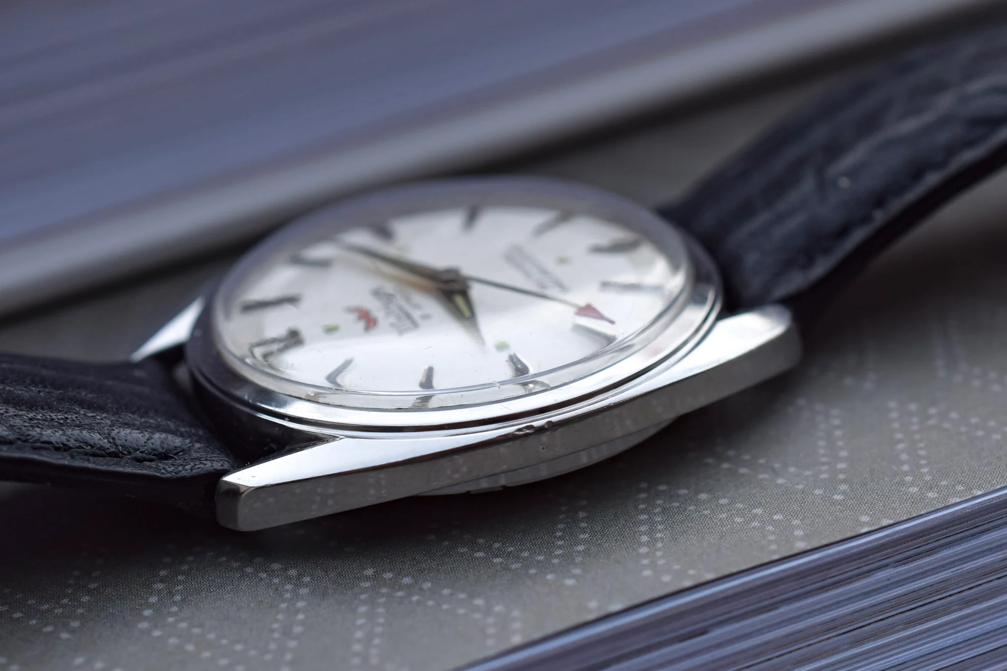 Vintage Red Arrow Automatic Waltham Textured Dial Watch - Image 4