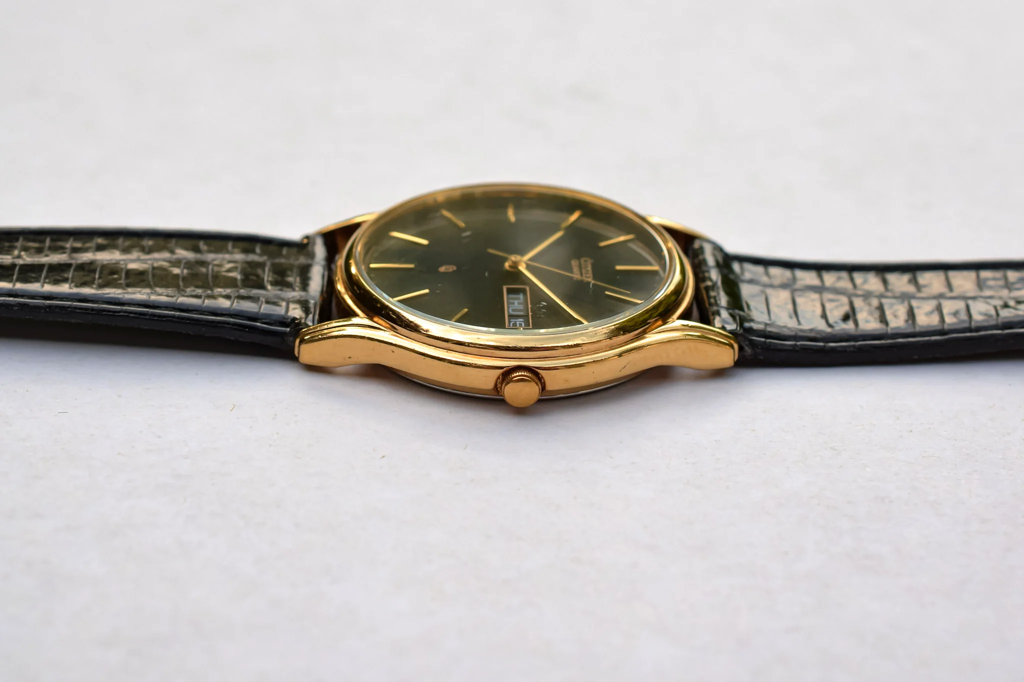Vintage Citizen CQ Black Dial Day-Date - Image 3