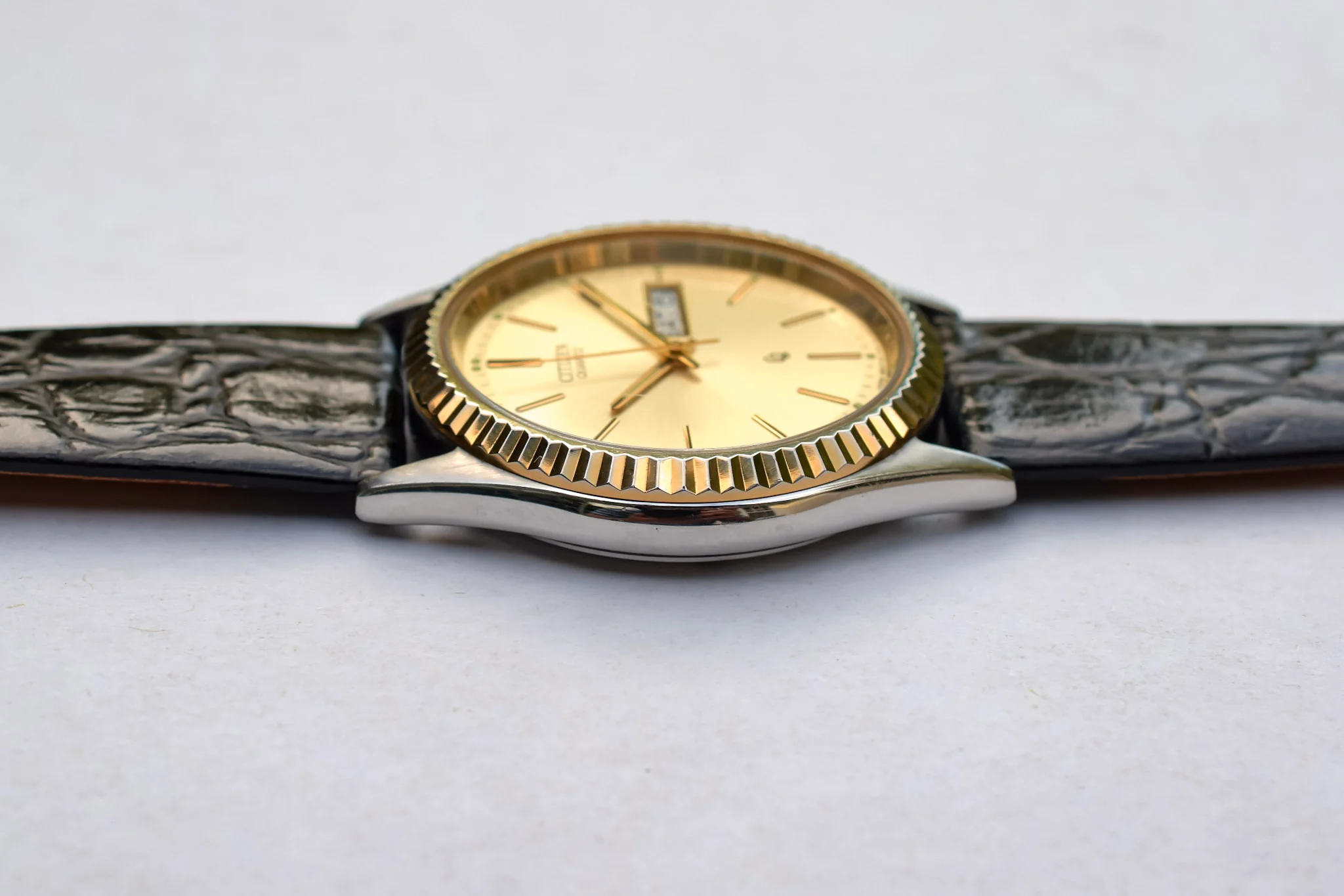Vintage Citizen CQ Fluted Bezel Day-Date - Image 3