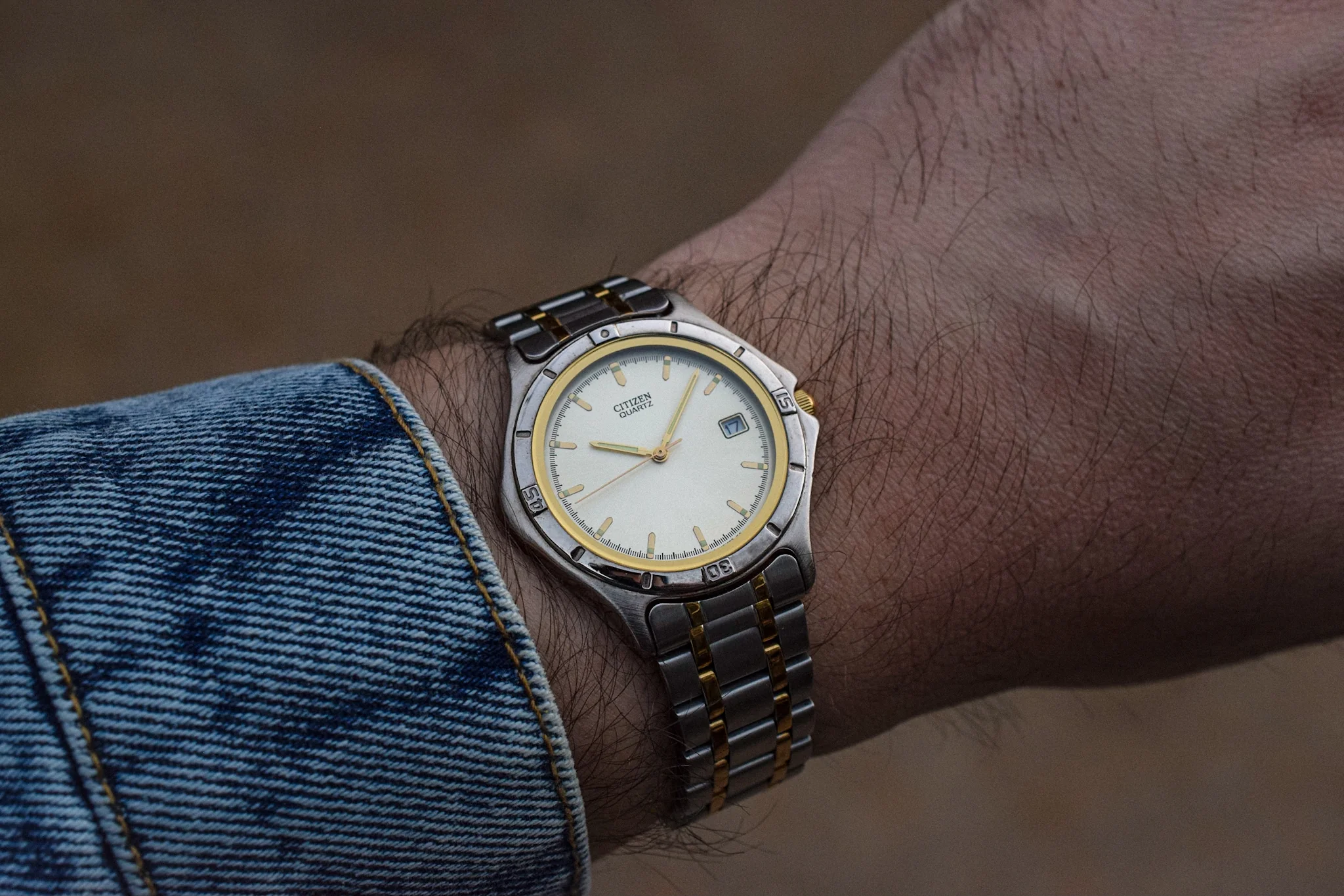 Vintage Citizen Two Toned Calendar - Image 10
