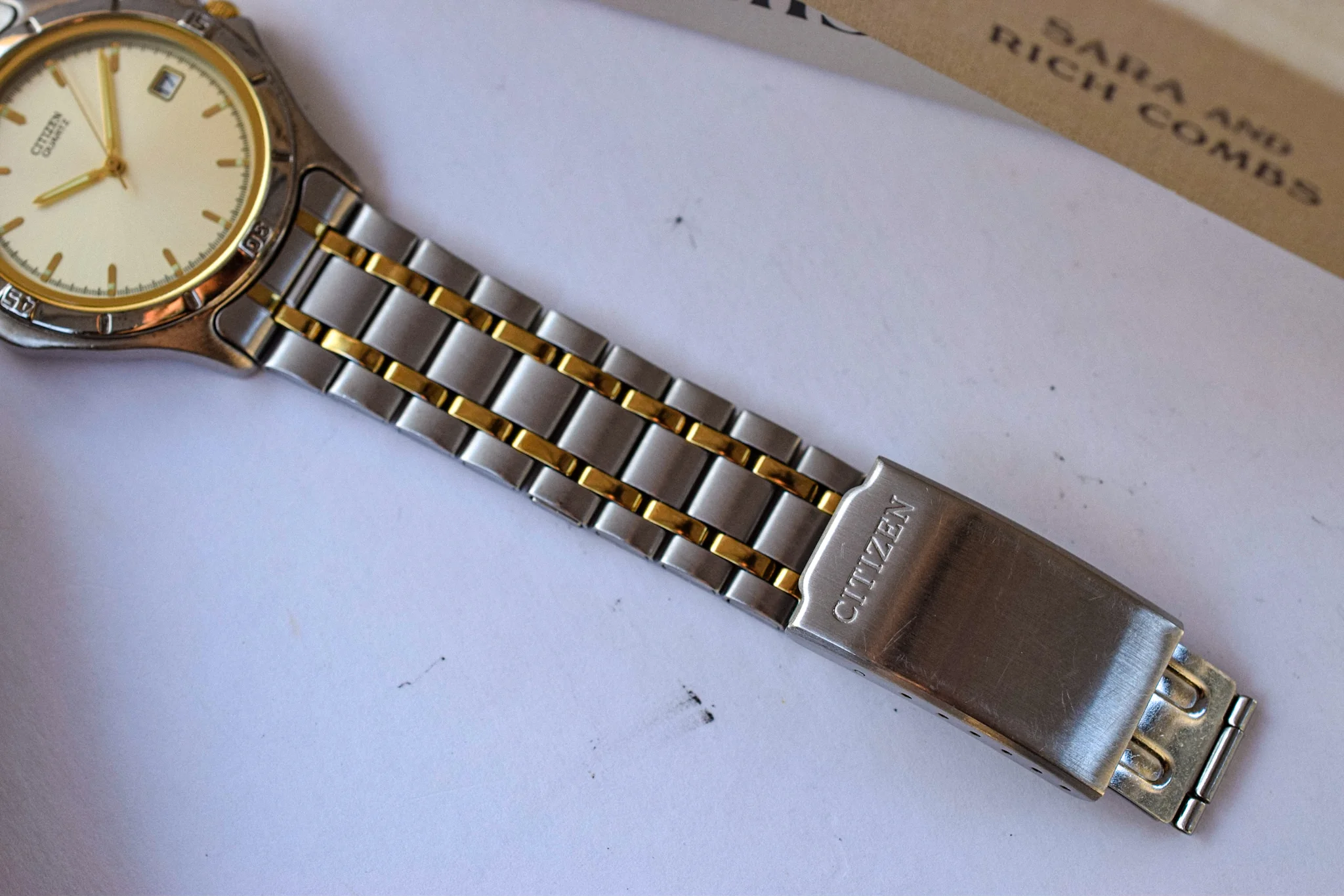 Vintage Citizen Two Toned Calendar - Image 3