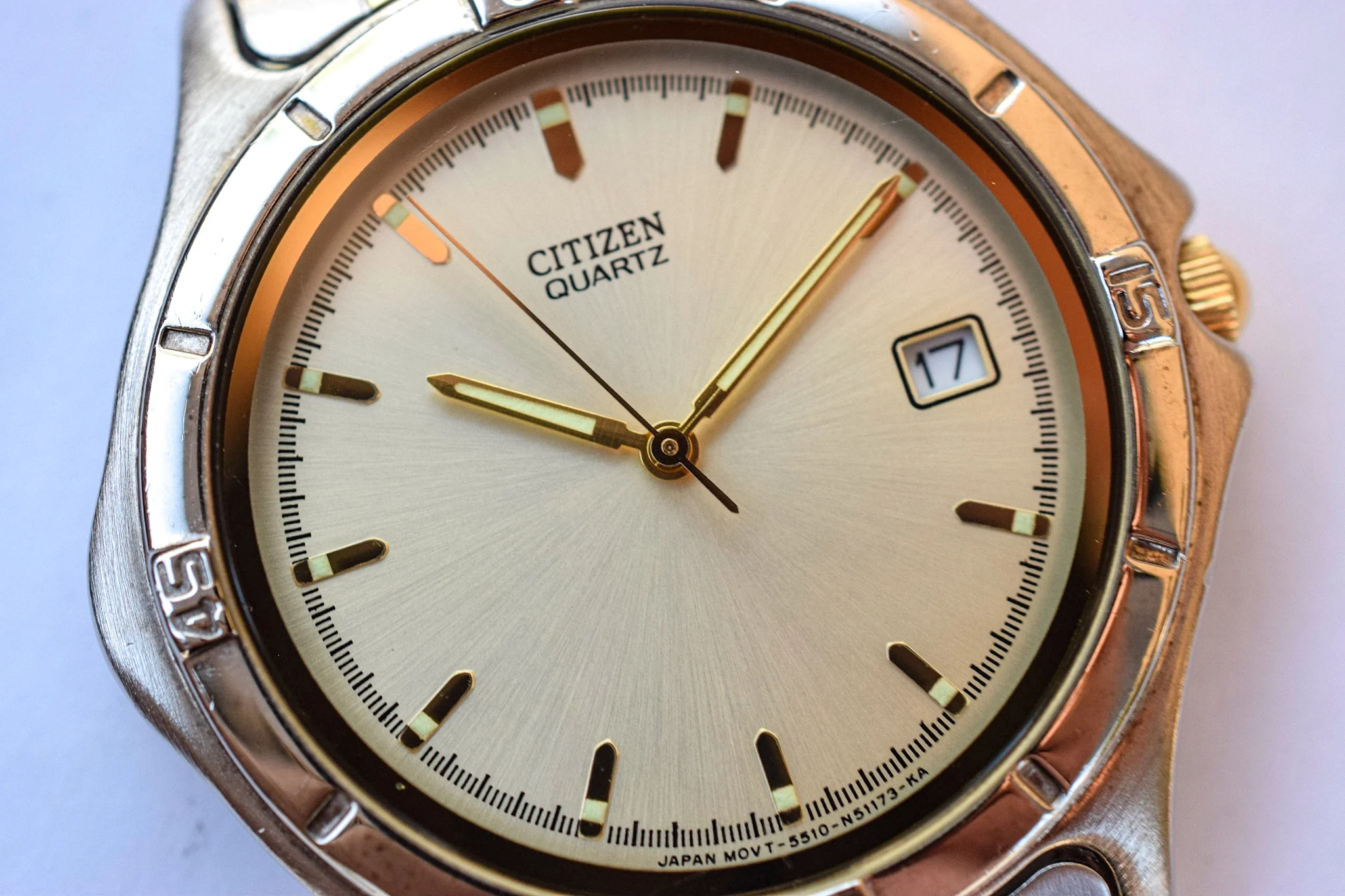 Vintage Citizen Two Toned Calendar - Image 4