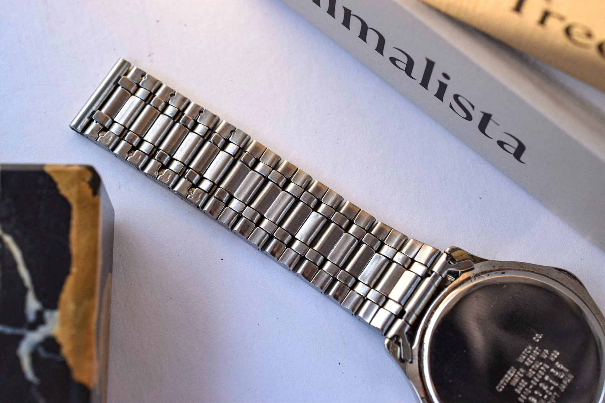 Vintage Citizen Two Toned Calendar - Image 7