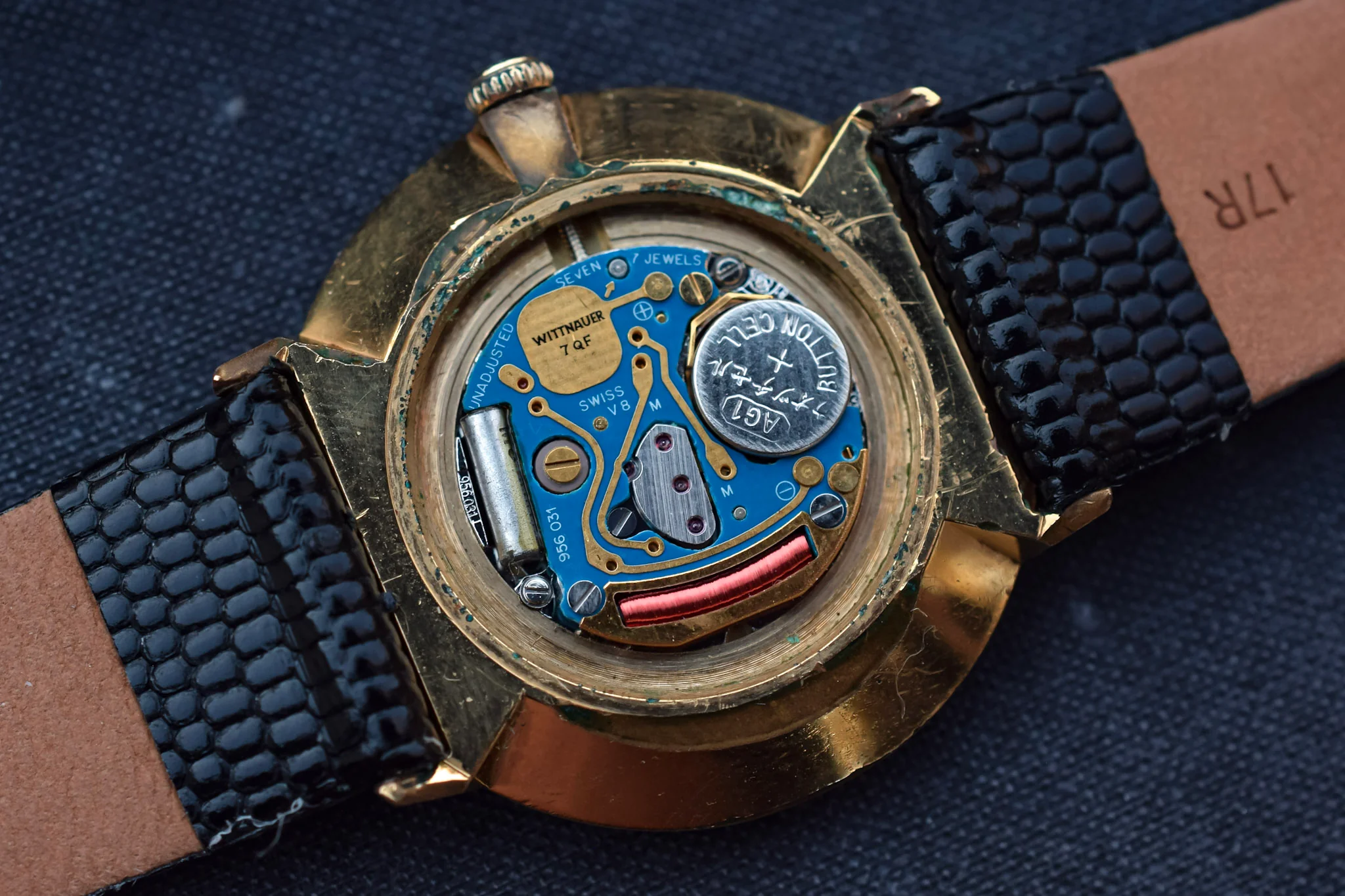 Vintage Gold Tone Linen Dial Wittnauer Quartz Watch - Image 8