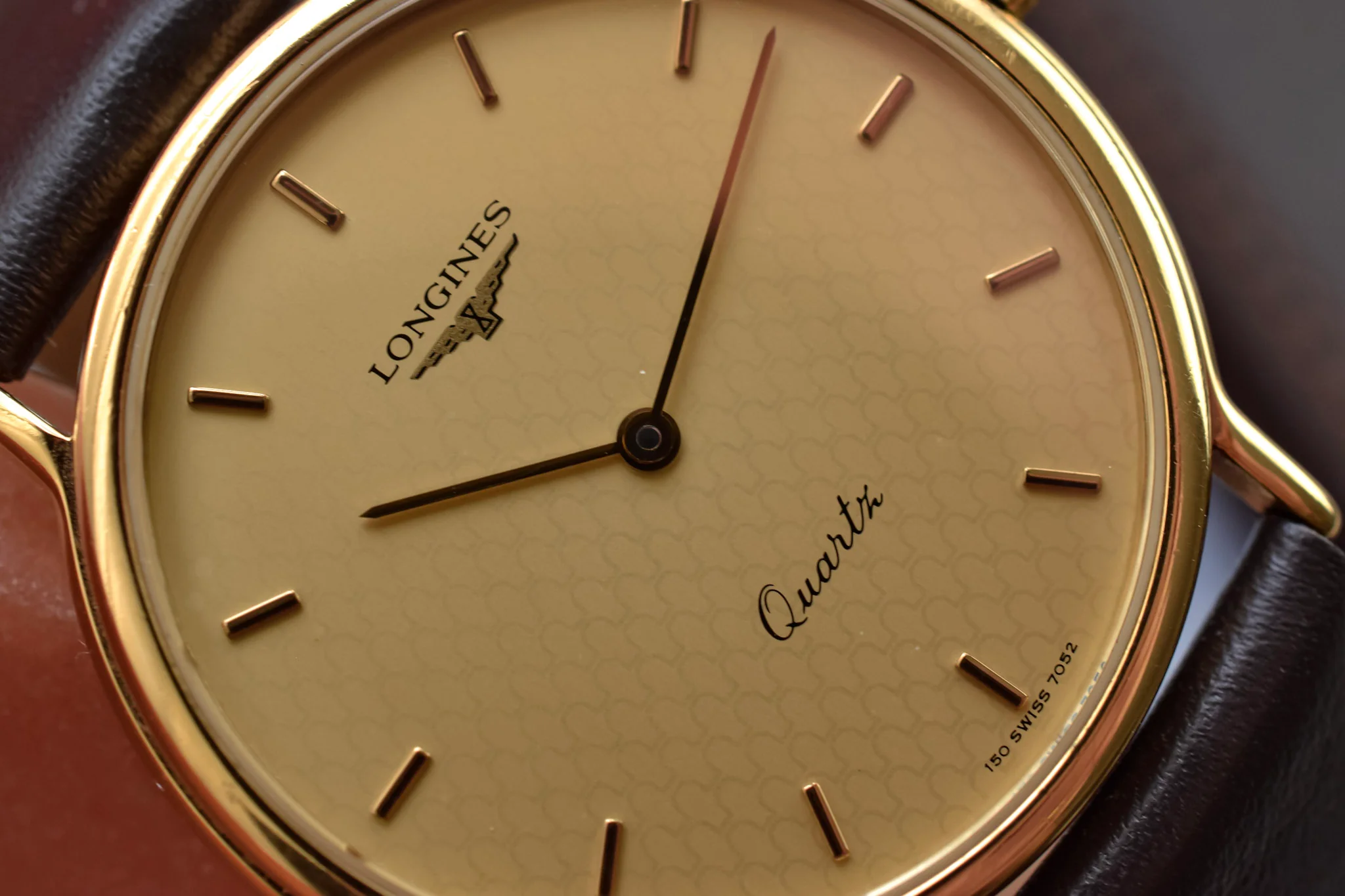 Vintage Longines Quartz Champagne Quatrefoil Dial - Image 3