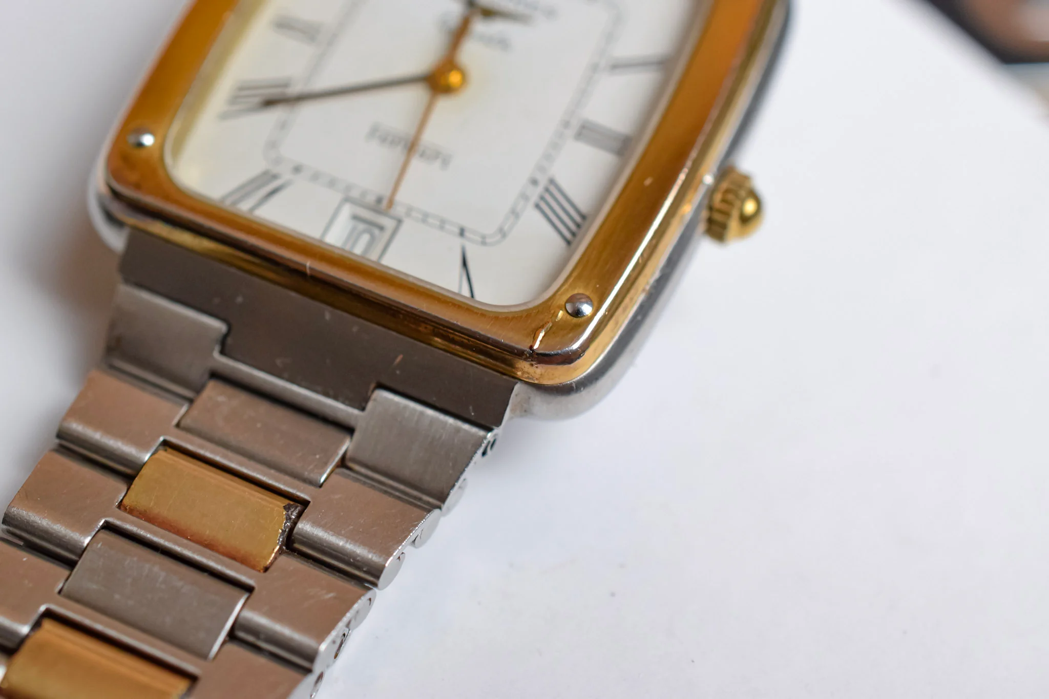 Vintage Longines Quartz Roman Ferrari Dial TV - Image 6