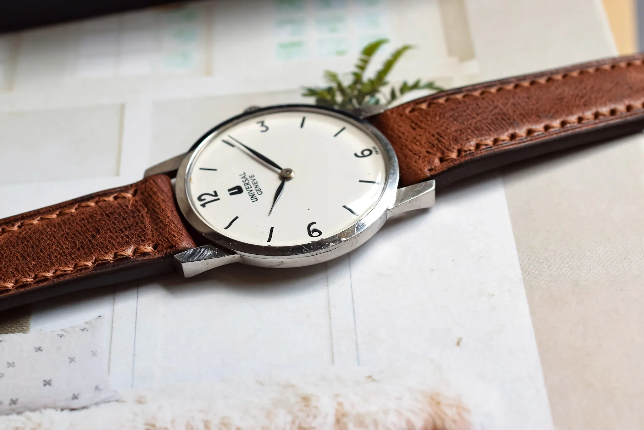 Vintage Mechanical Universal Geneve - Image 9